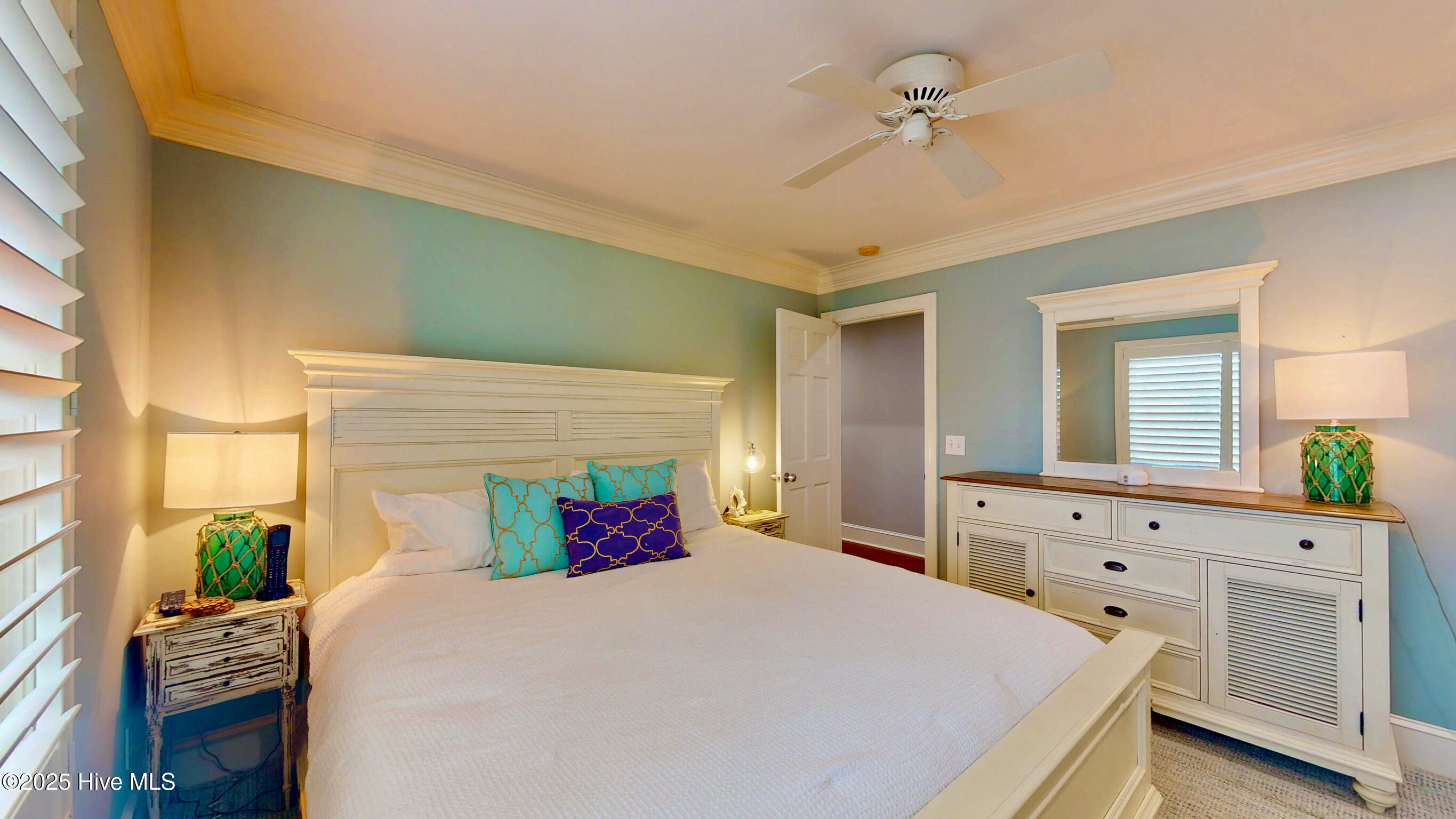 100543231 | Photo 42