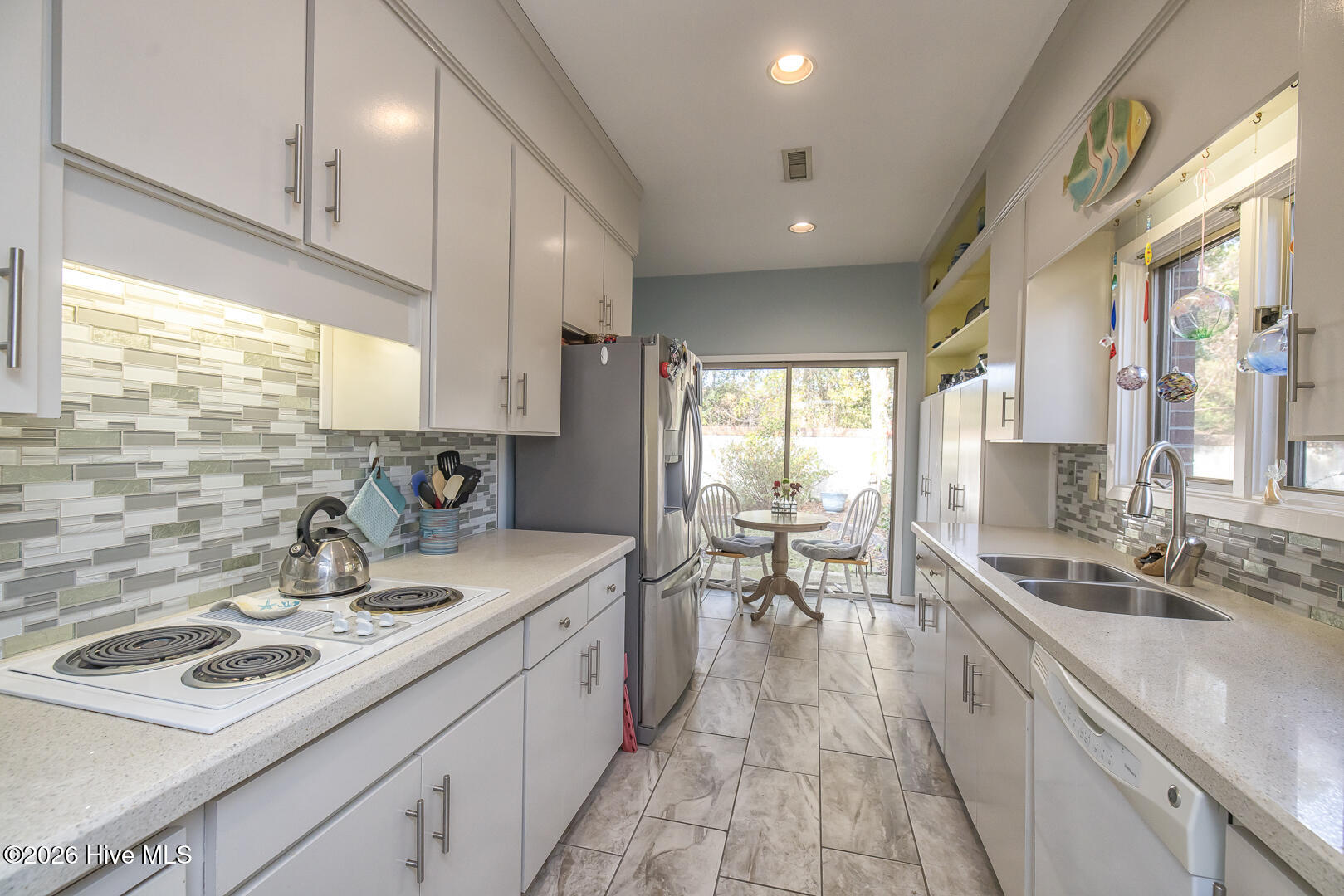 100549741 | Photo 12