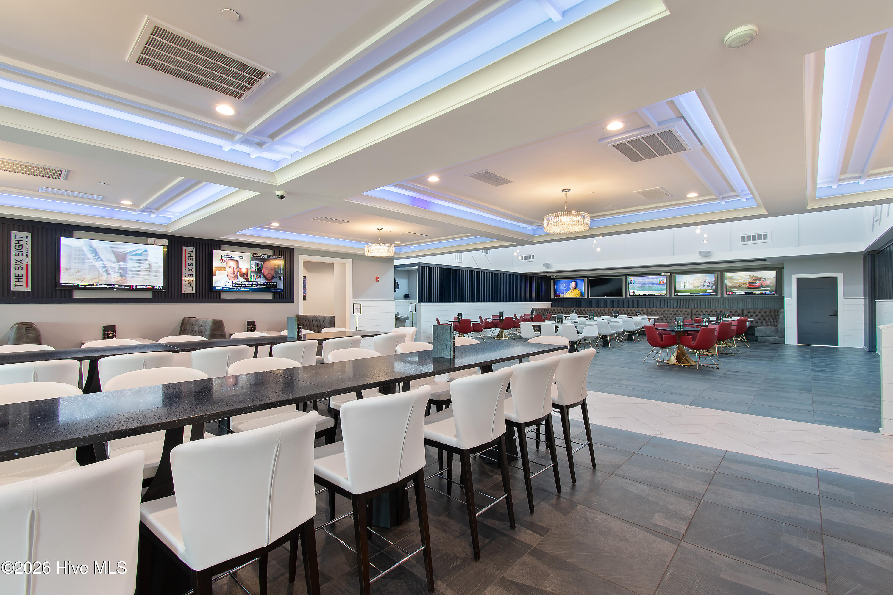 100565384 | Photo 64