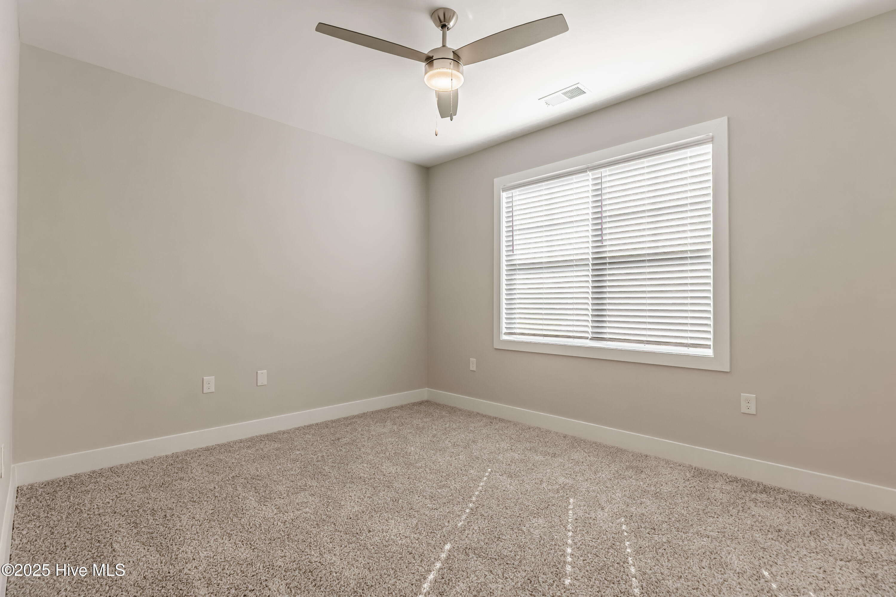 100529358 | Photo 30