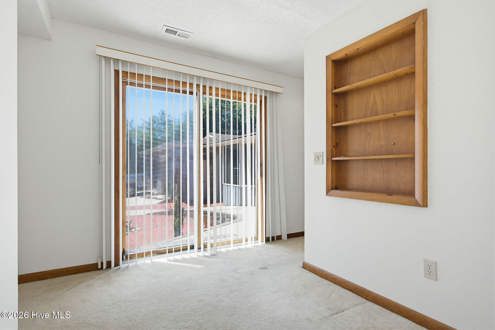 100568983 | Photo 41