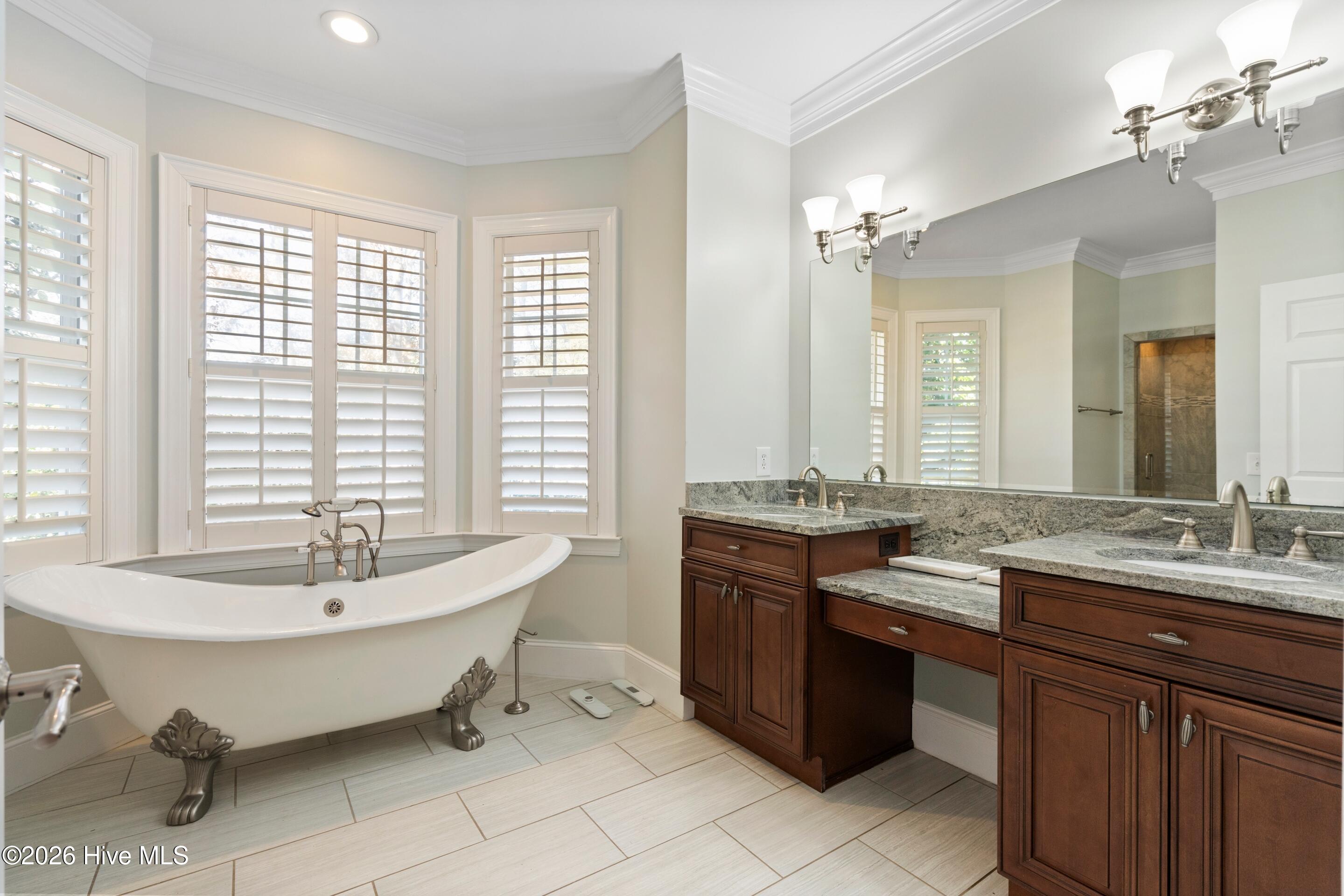 100549669 | Photo 37