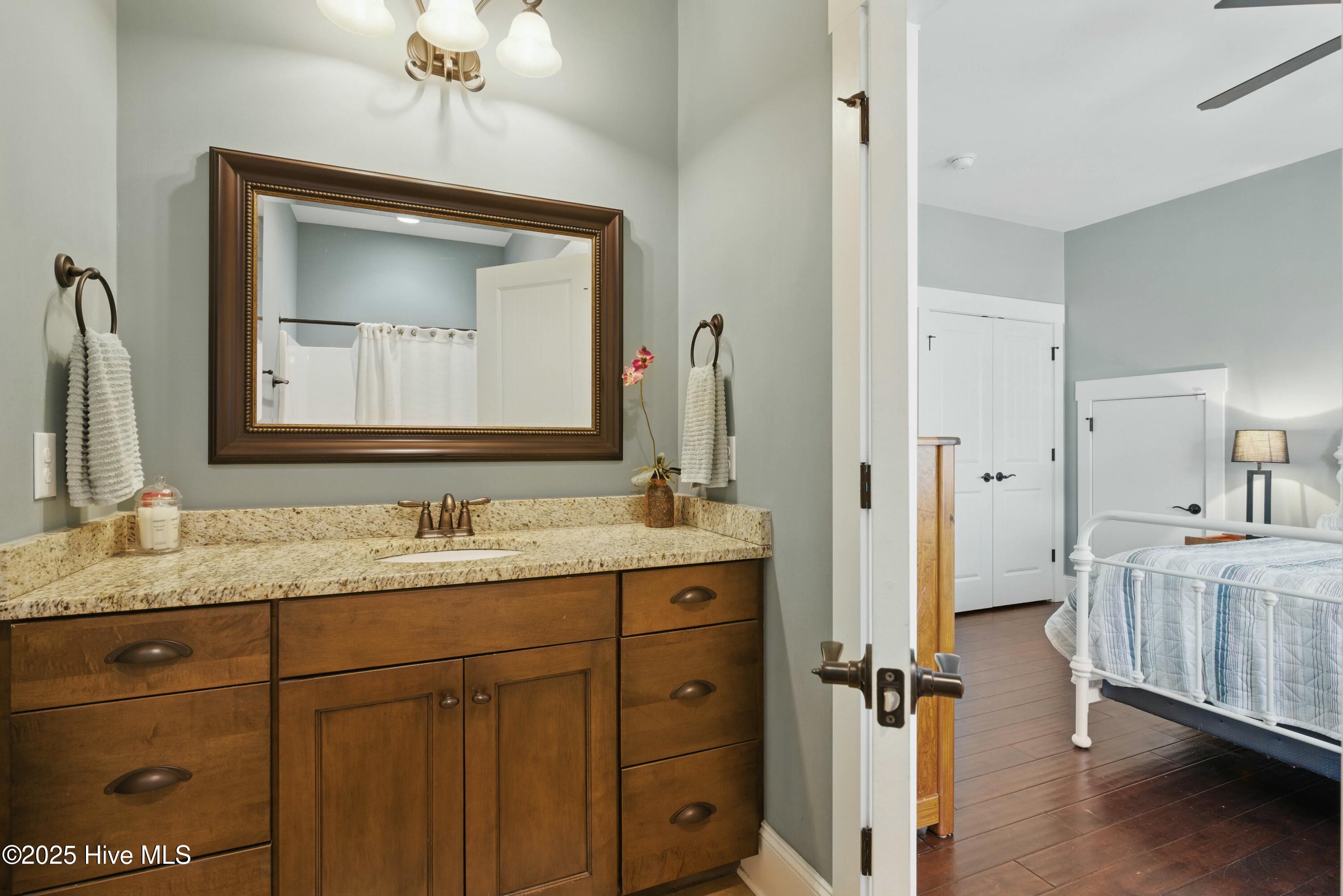 100503387 | Photo 31