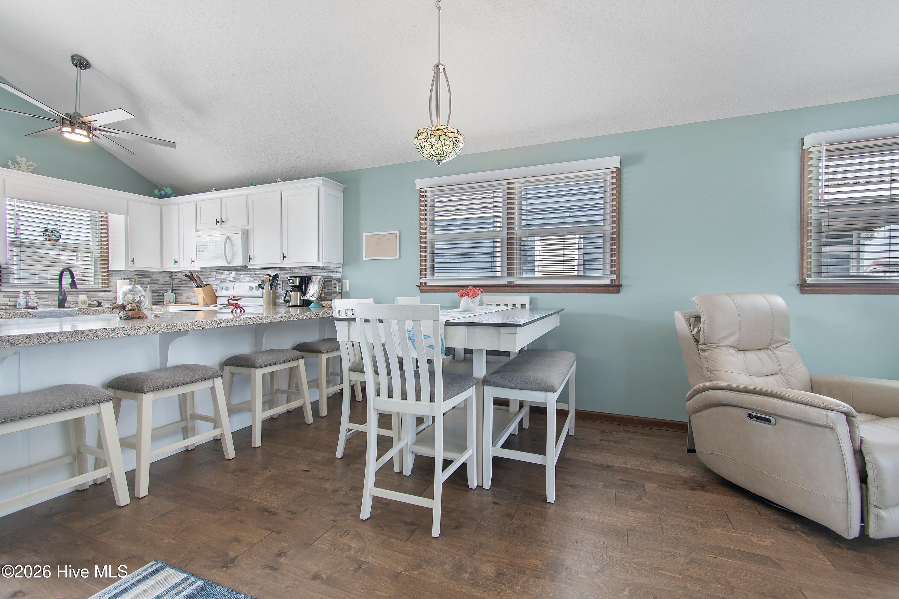 100561572 | Photo 22