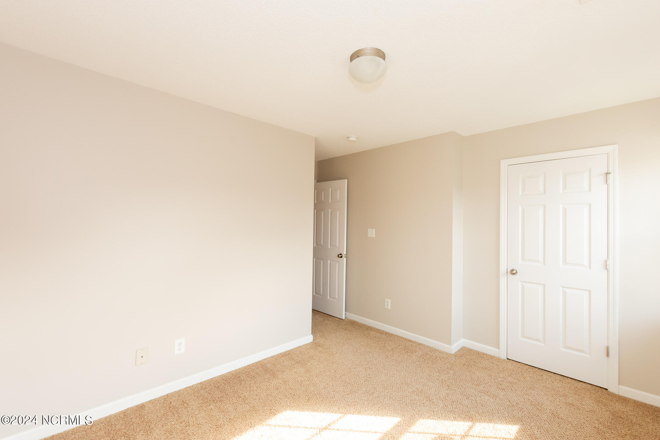 100560057 | Photo 26