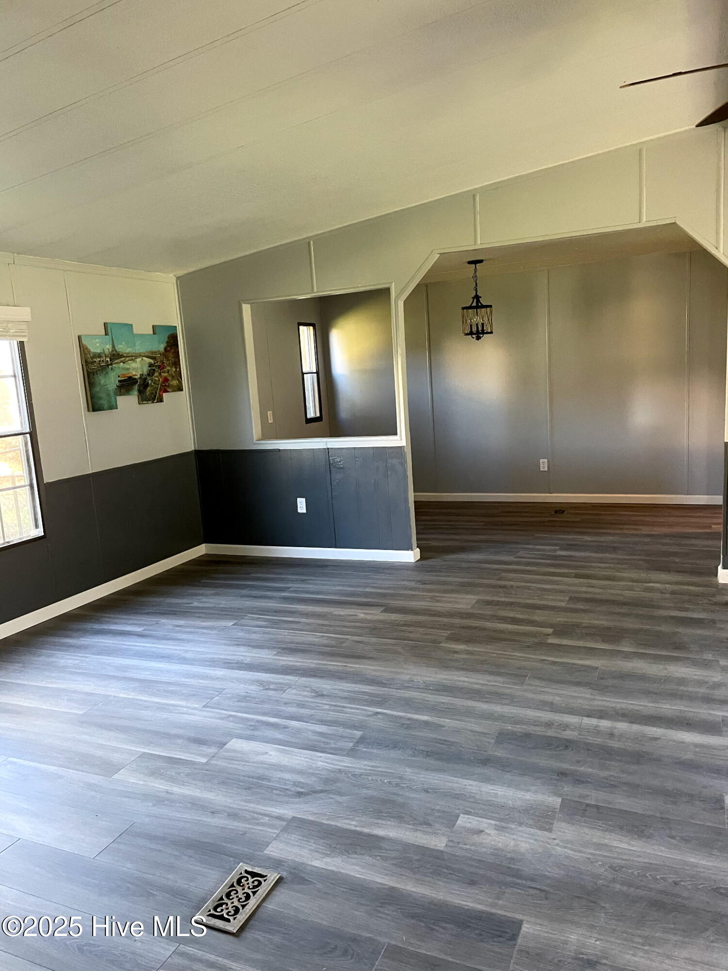 100540035 | Photo 22