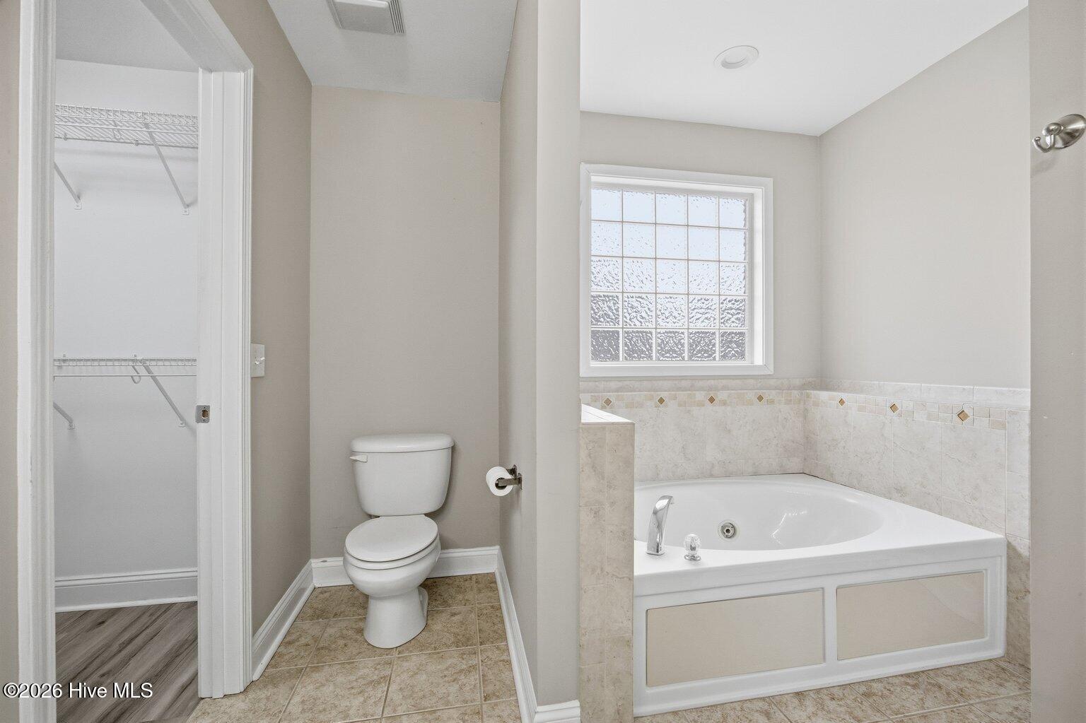 100558673 | Photo 24