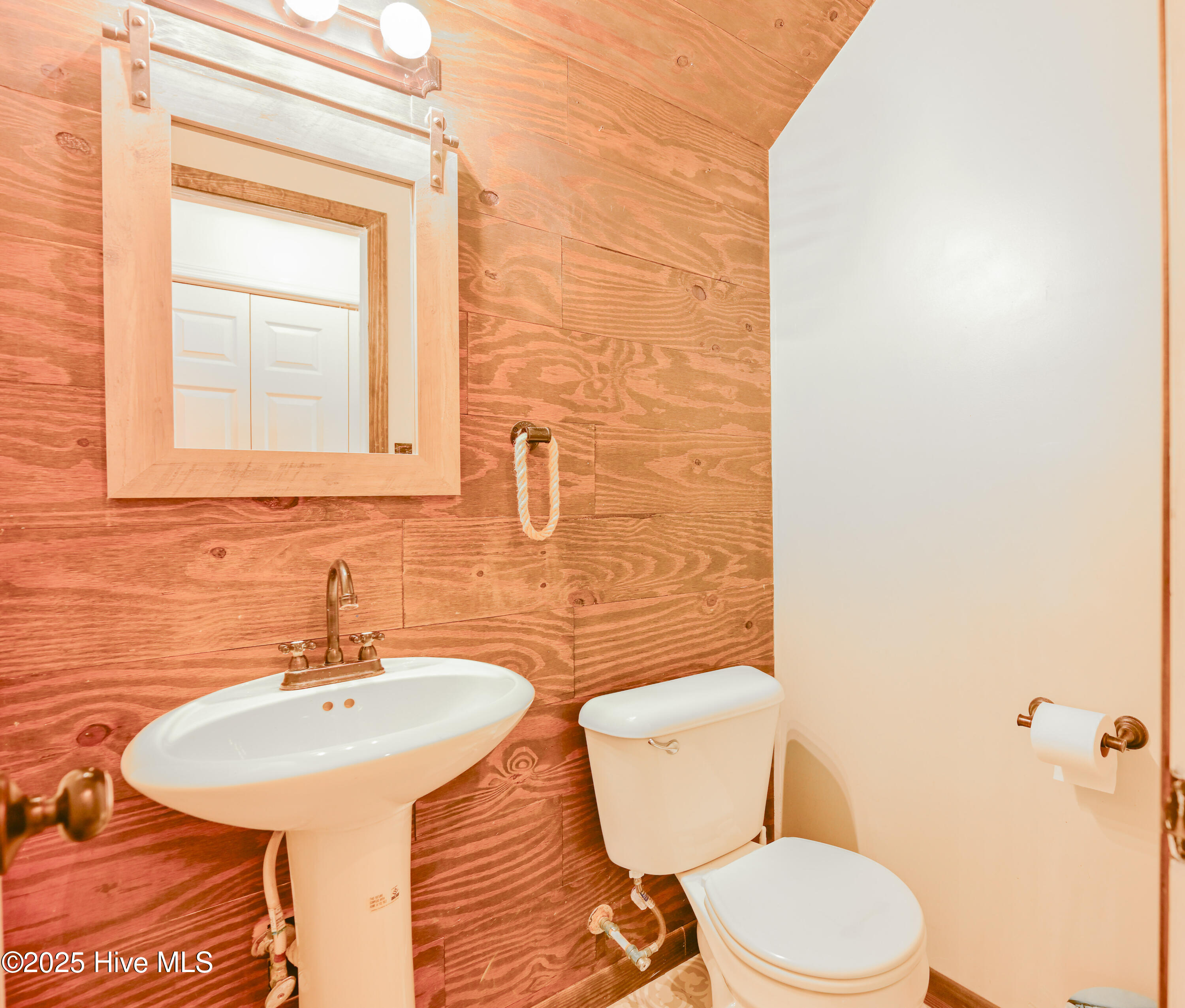 100523748 | Photo 26