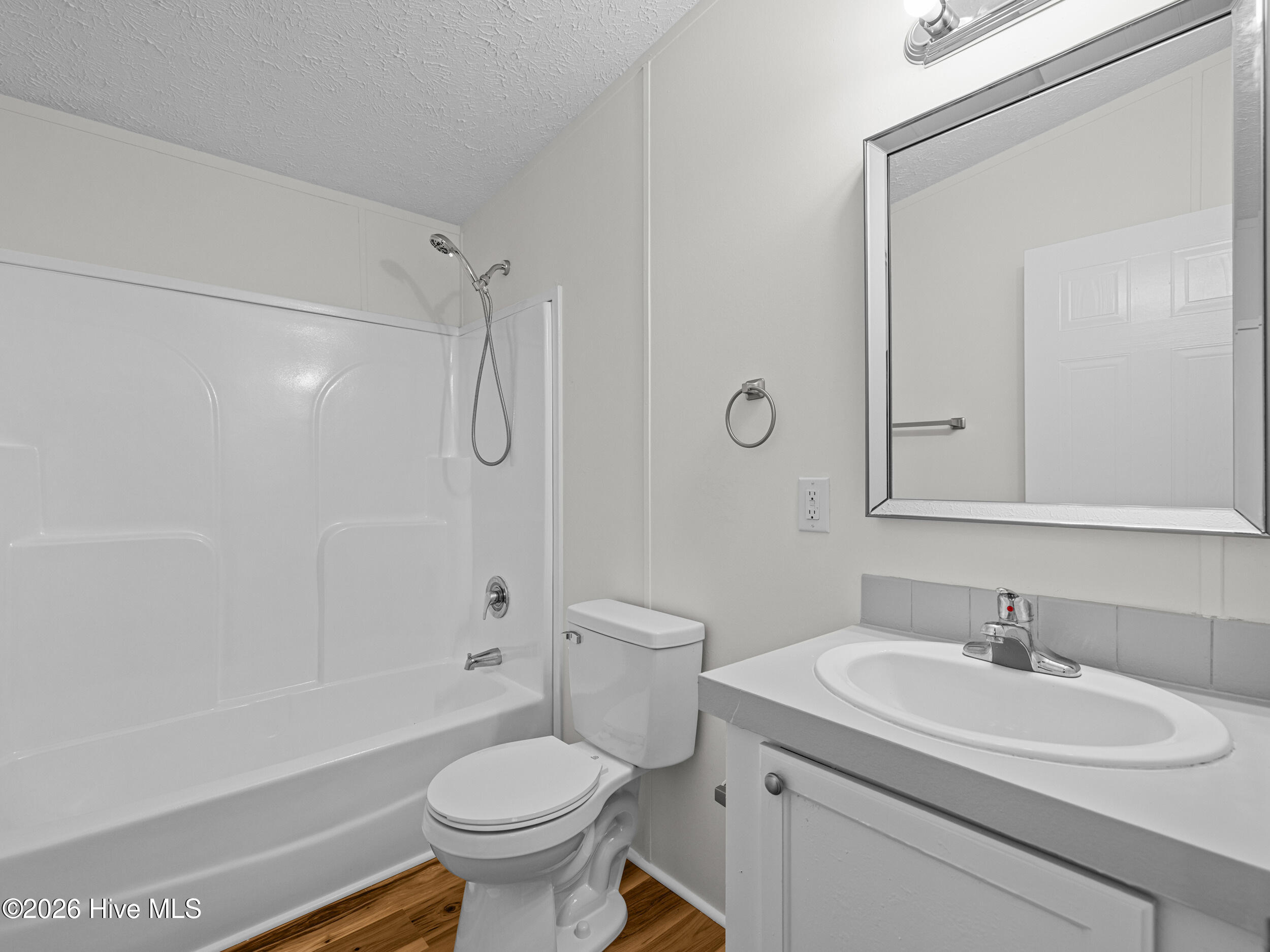 100560280 | Photo 31