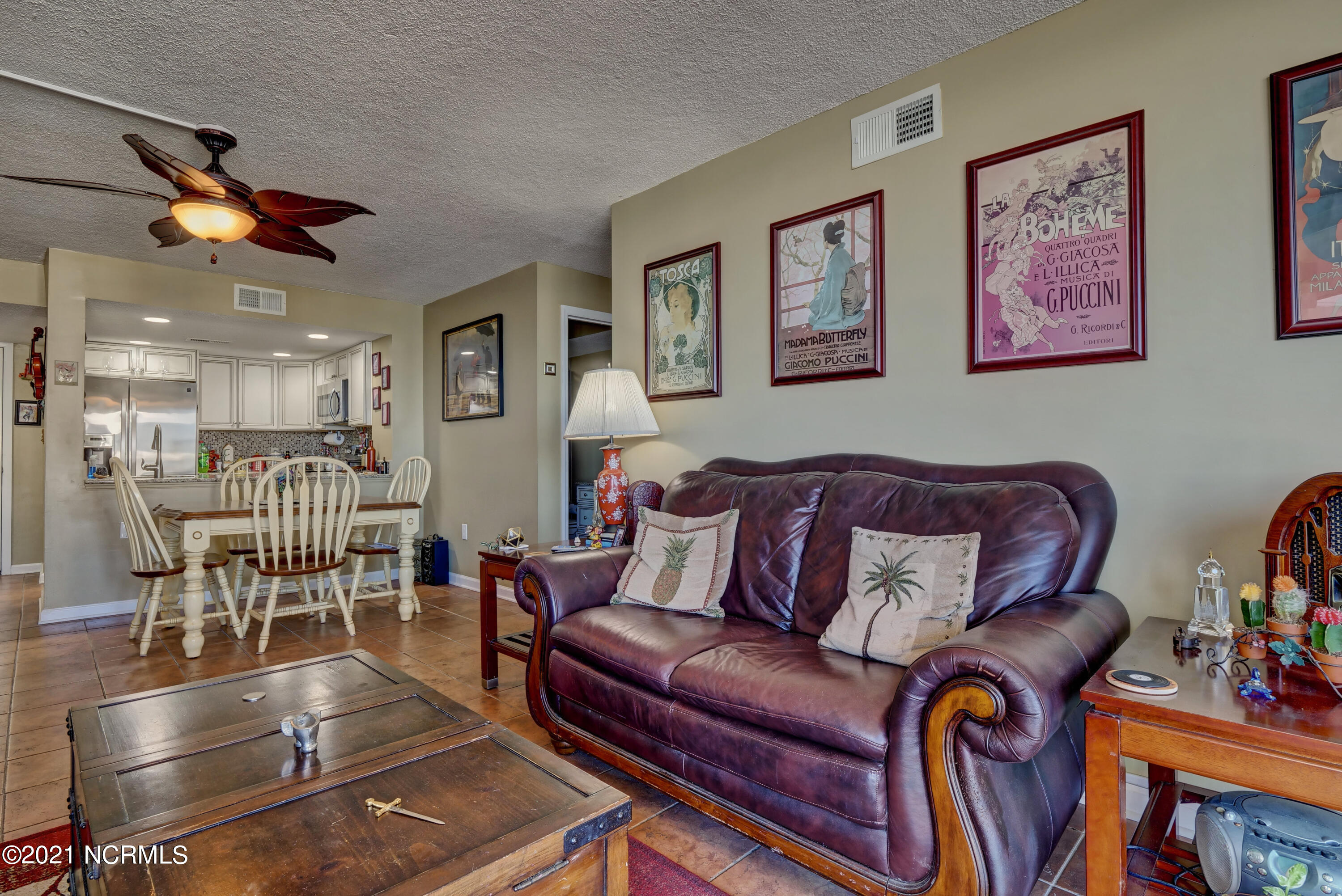 100520960 | Photo 12