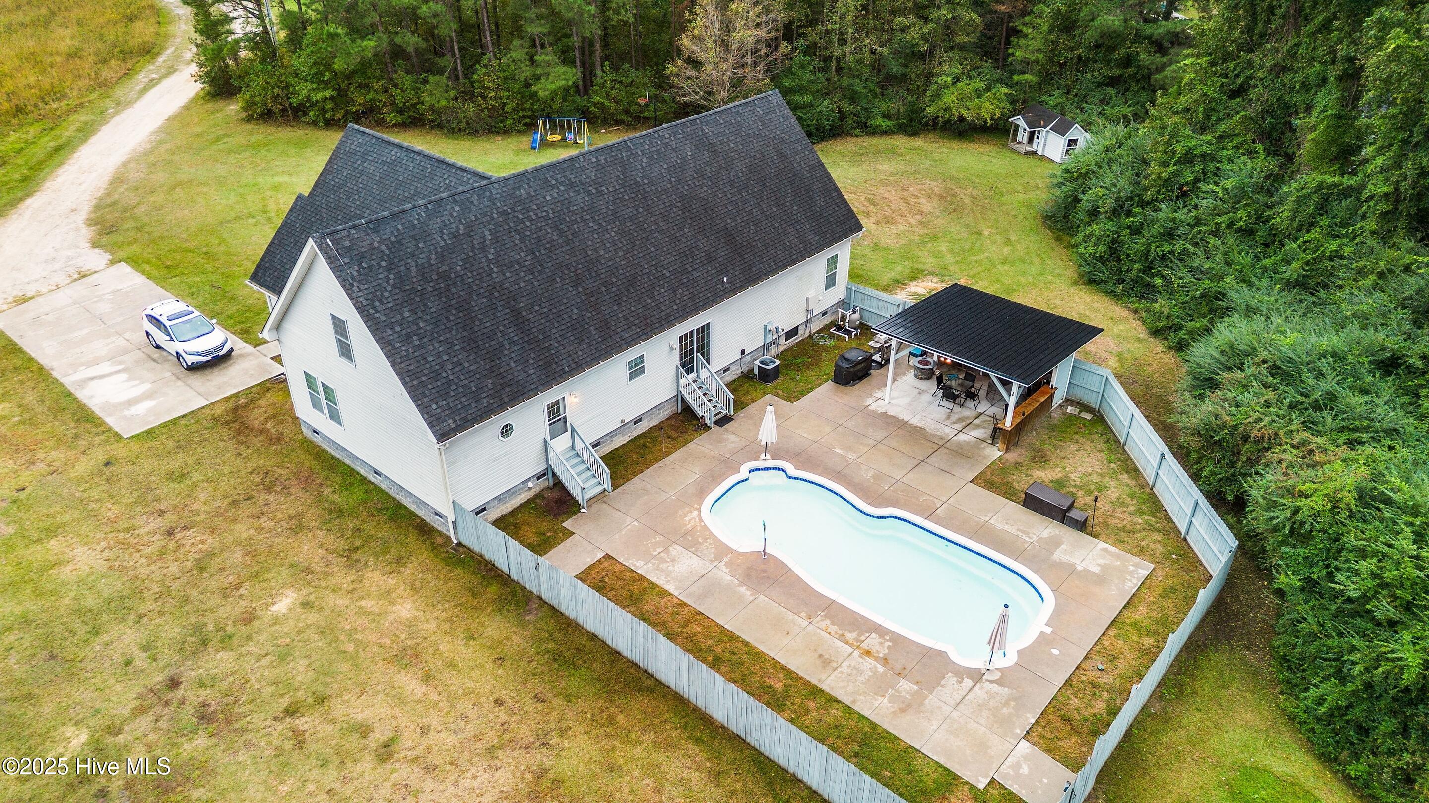 100537388 | Photo 12