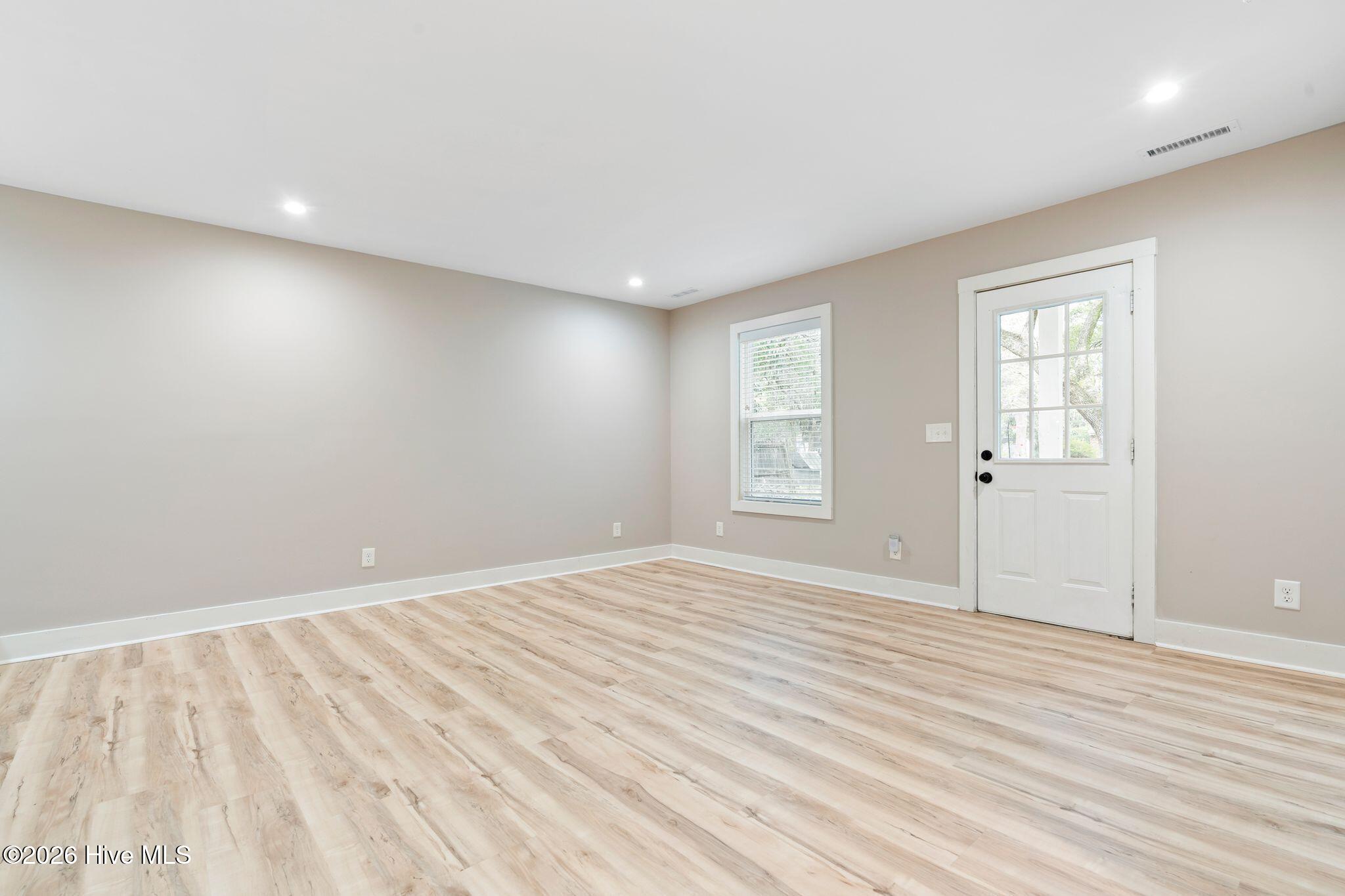 100554354 | Photo 13