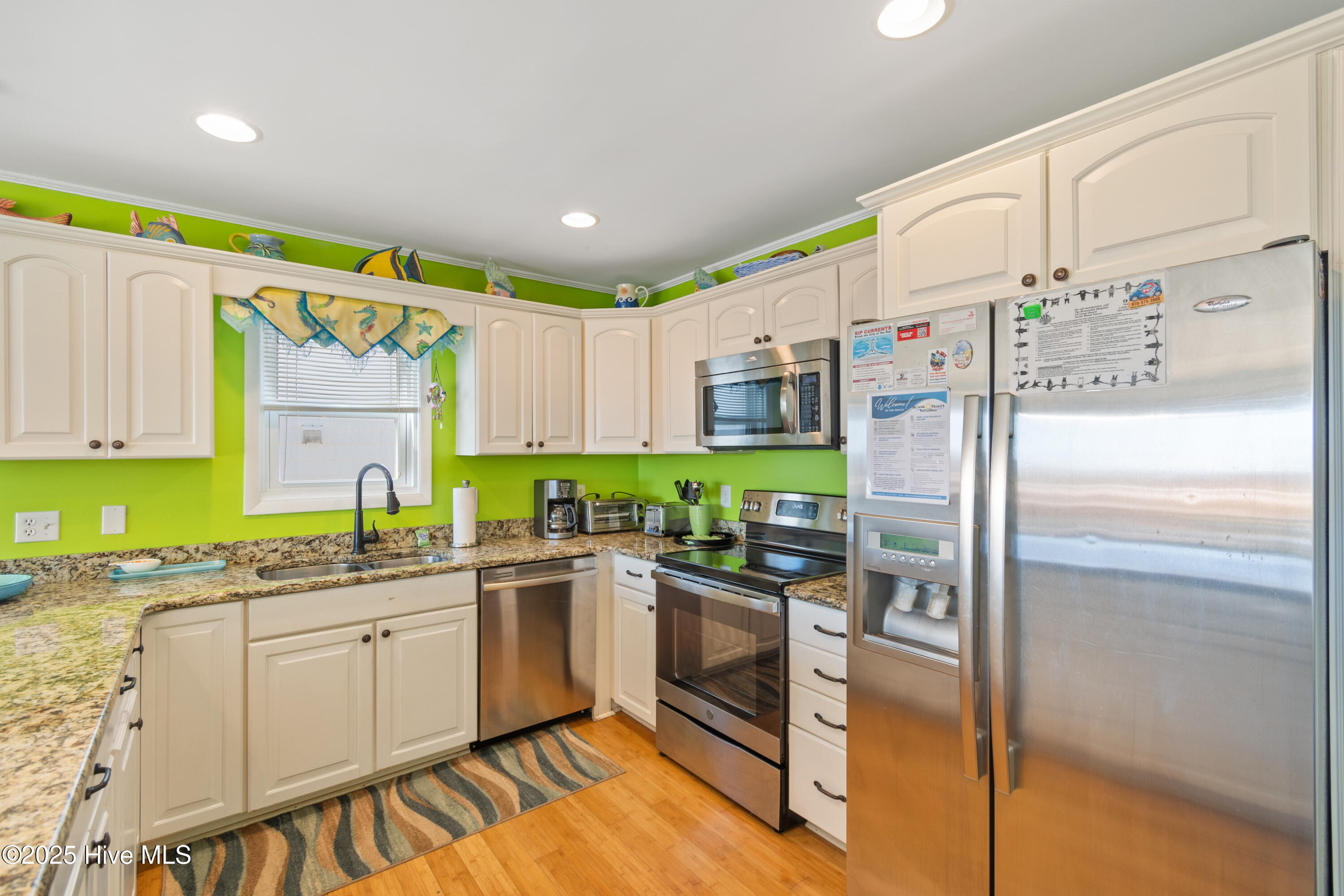 100541923 | Photo 13