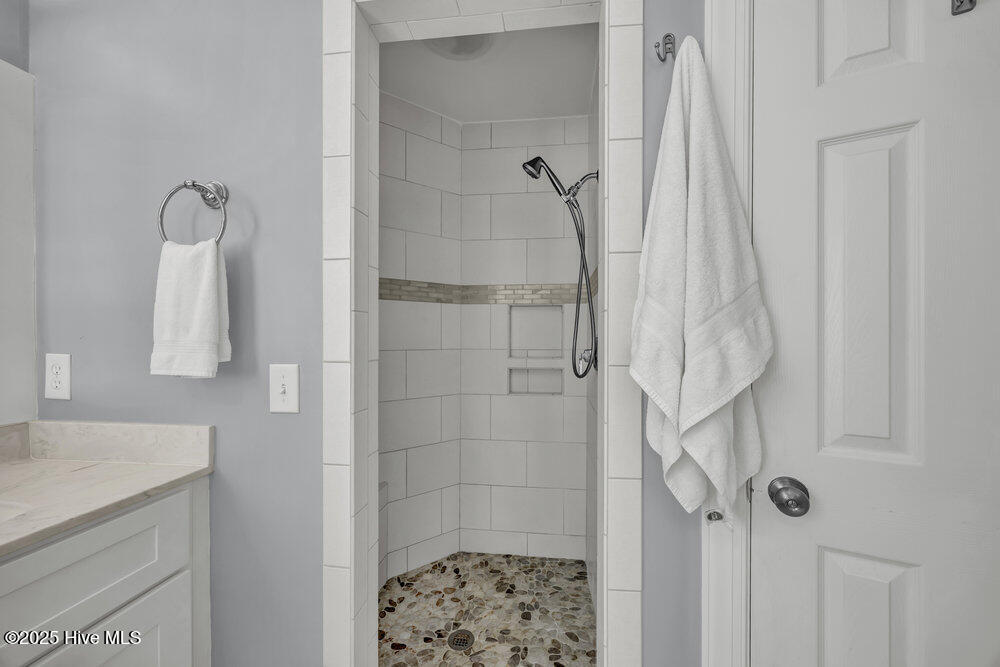 100531490 | Photo 27