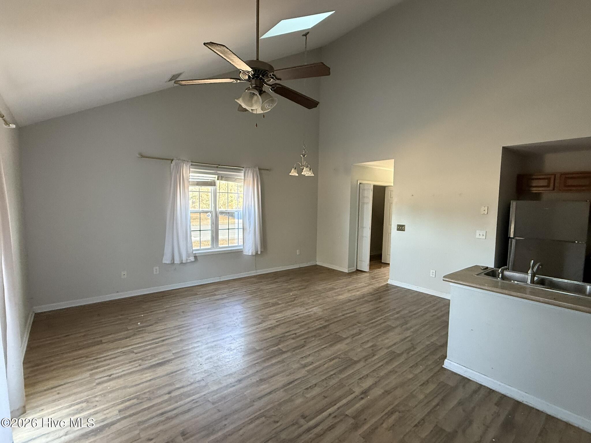 100547385 | Photo 15