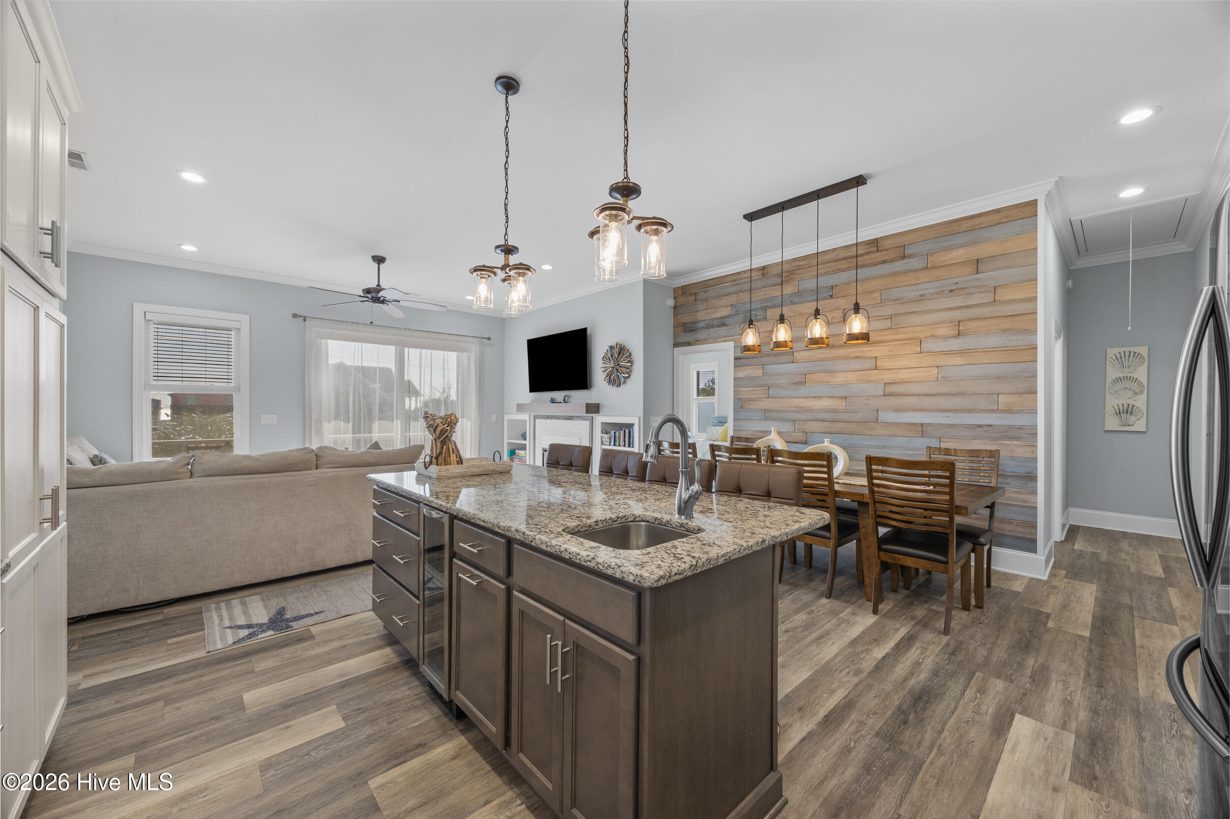 100562655 | Photo 17