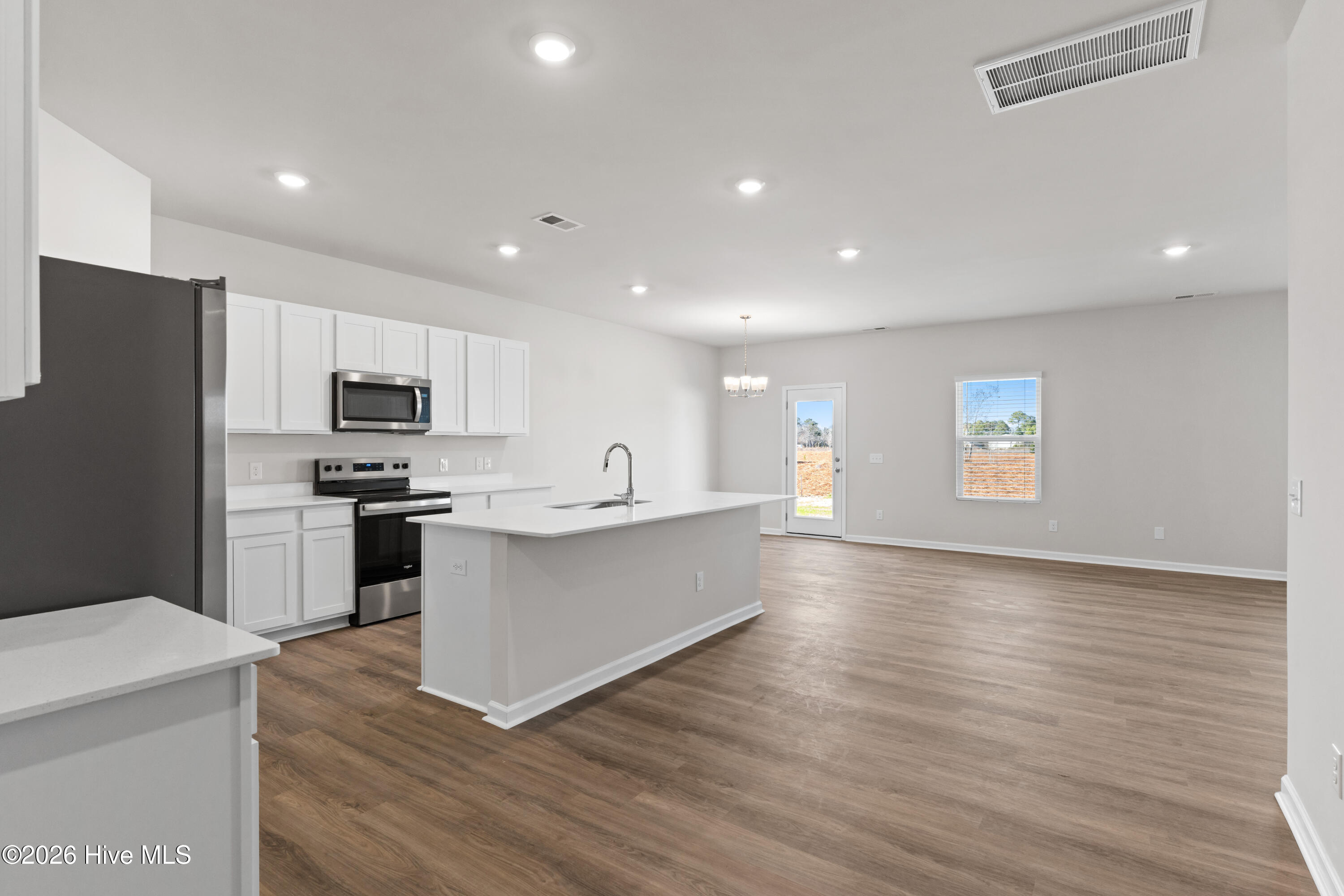 100538180 | Photo 50