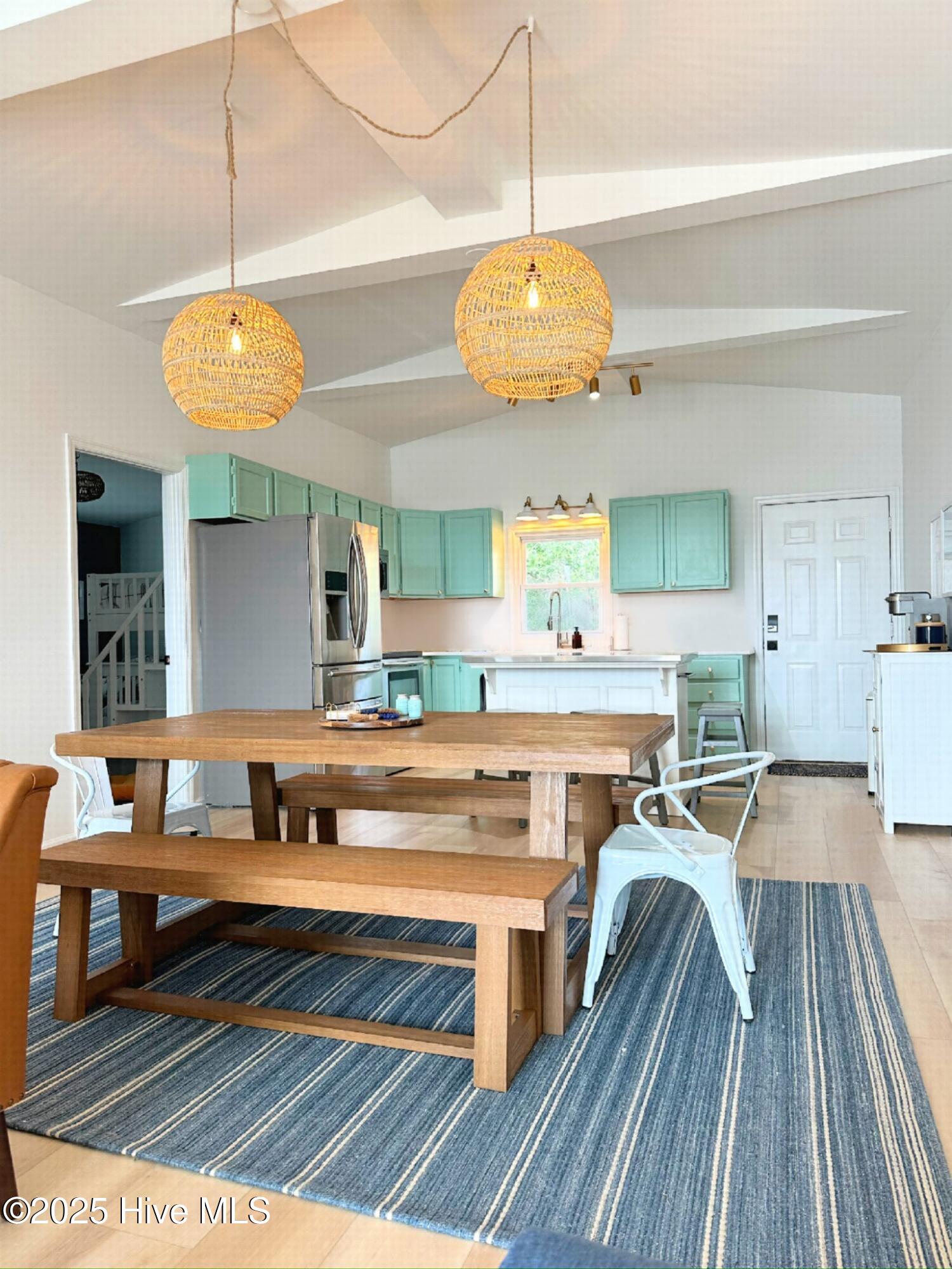 100522389 | Photo 15