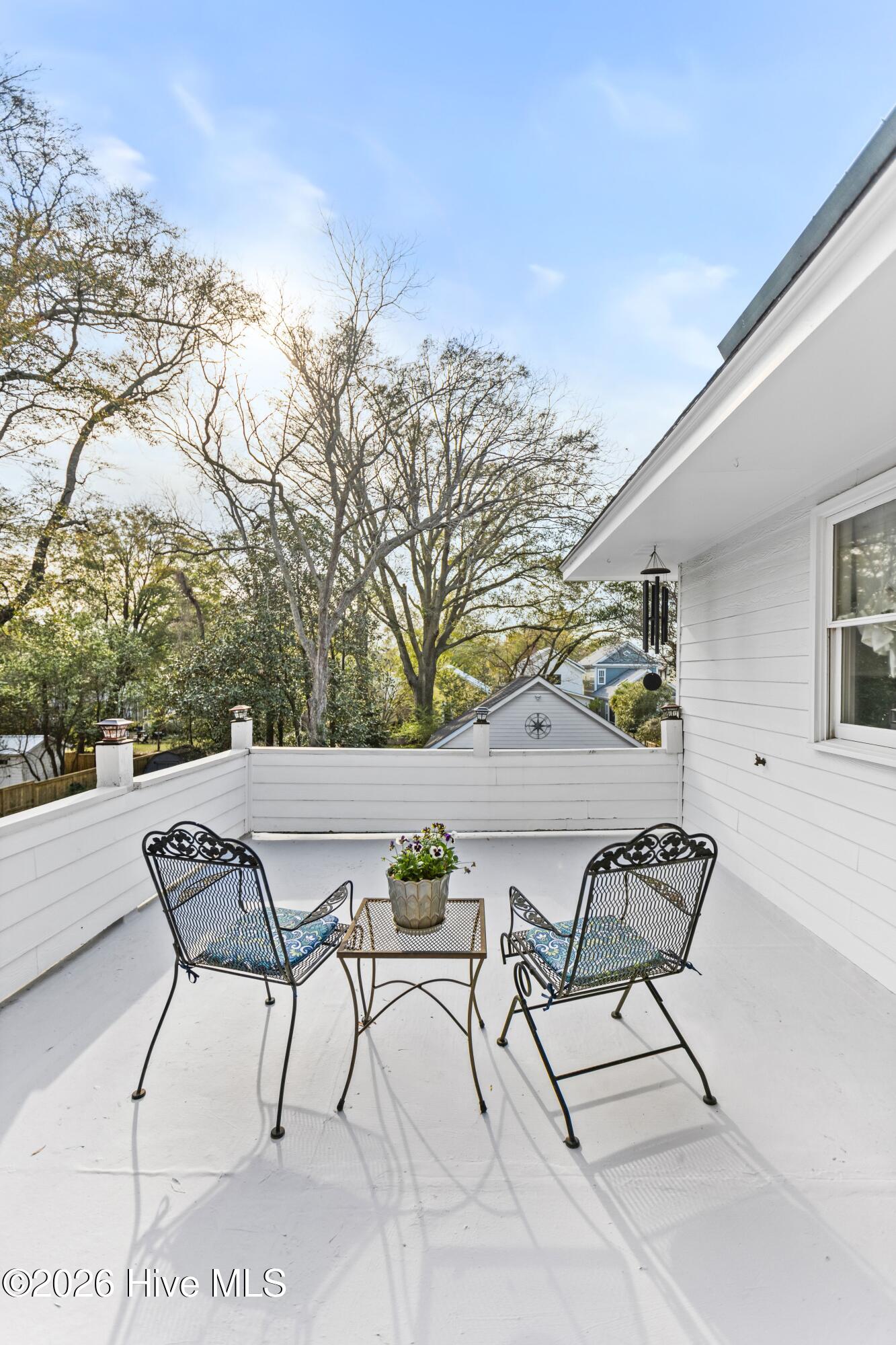 100560142 | Photo 30