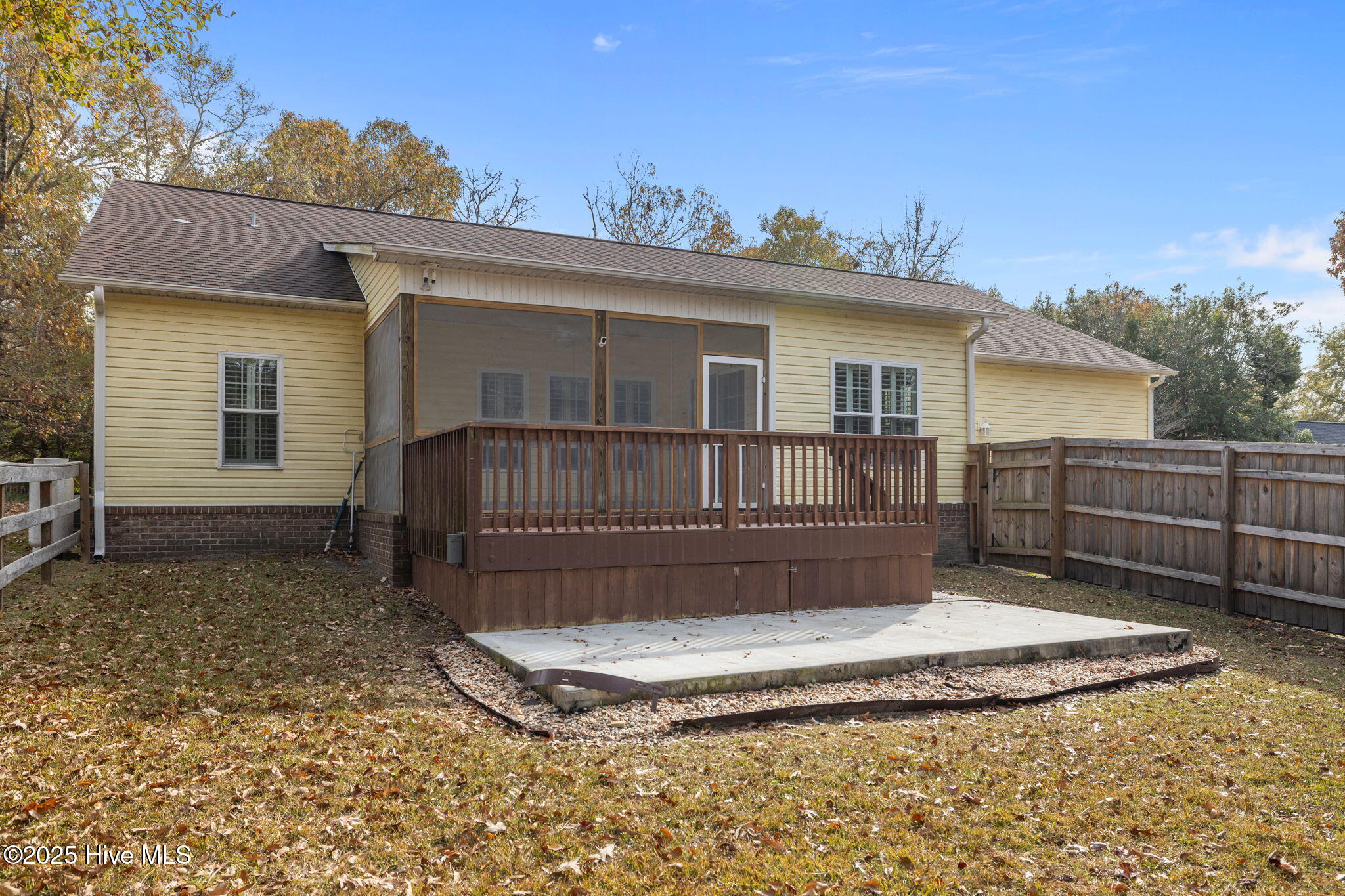 100544125 | Photo 36