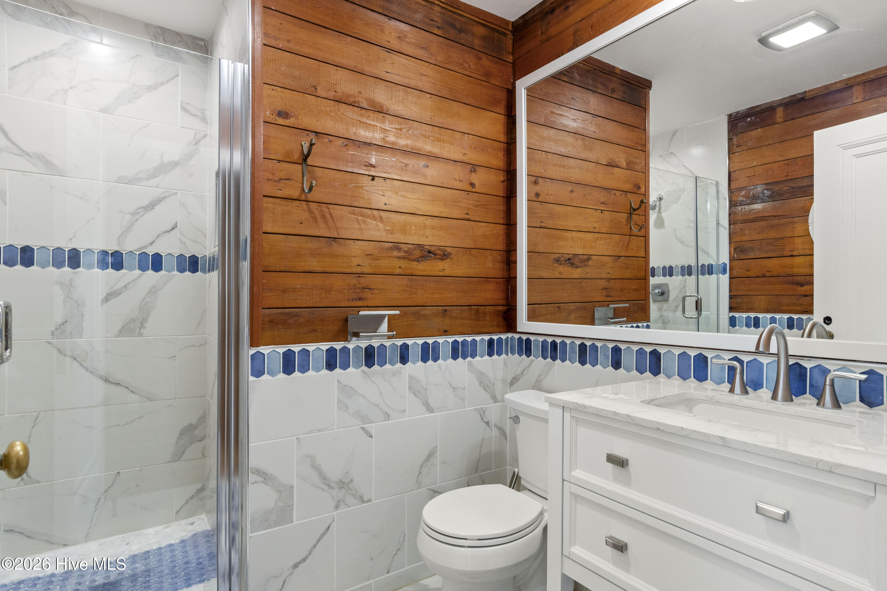 100553292 | Photo 43