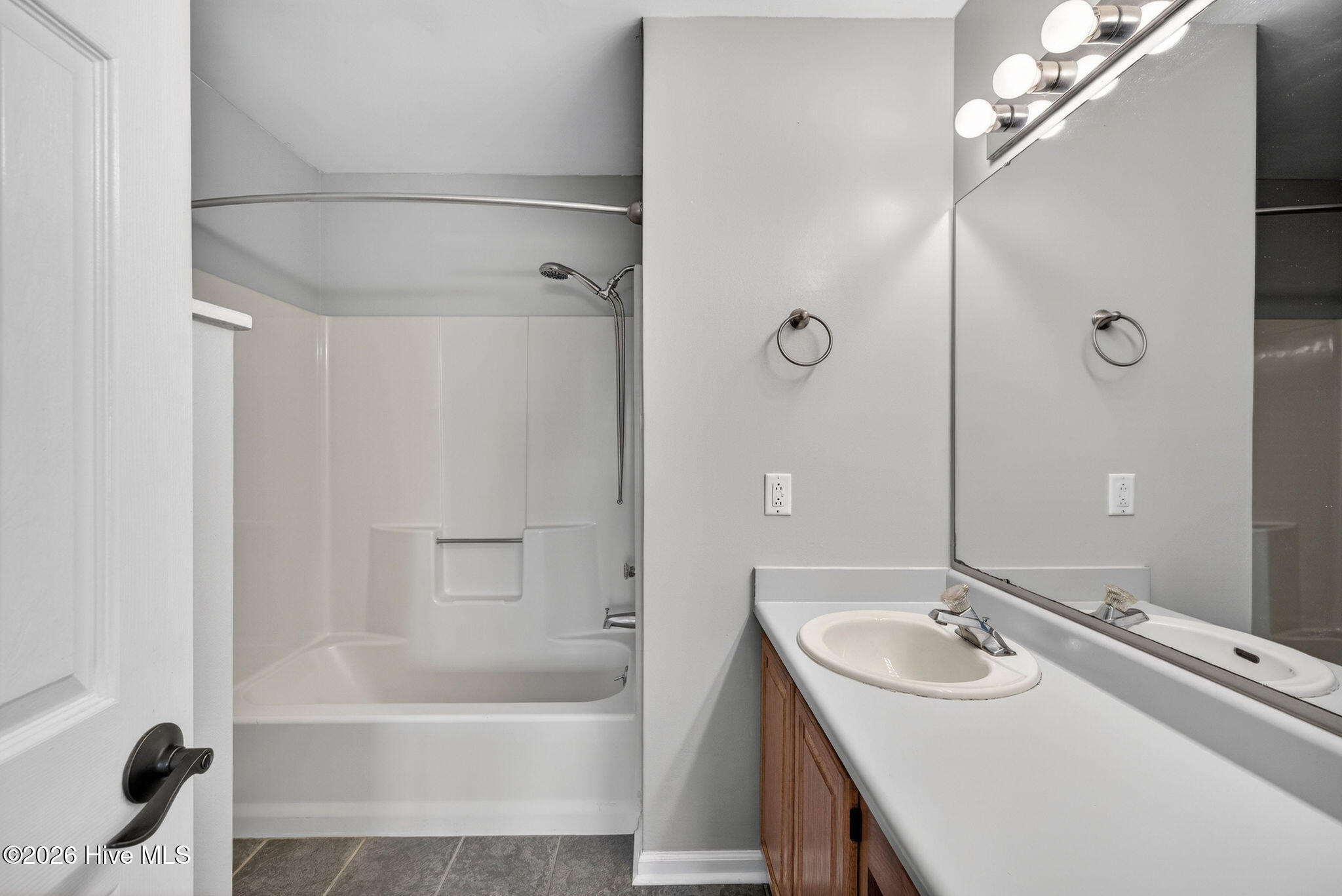 100567707 | Photo 38