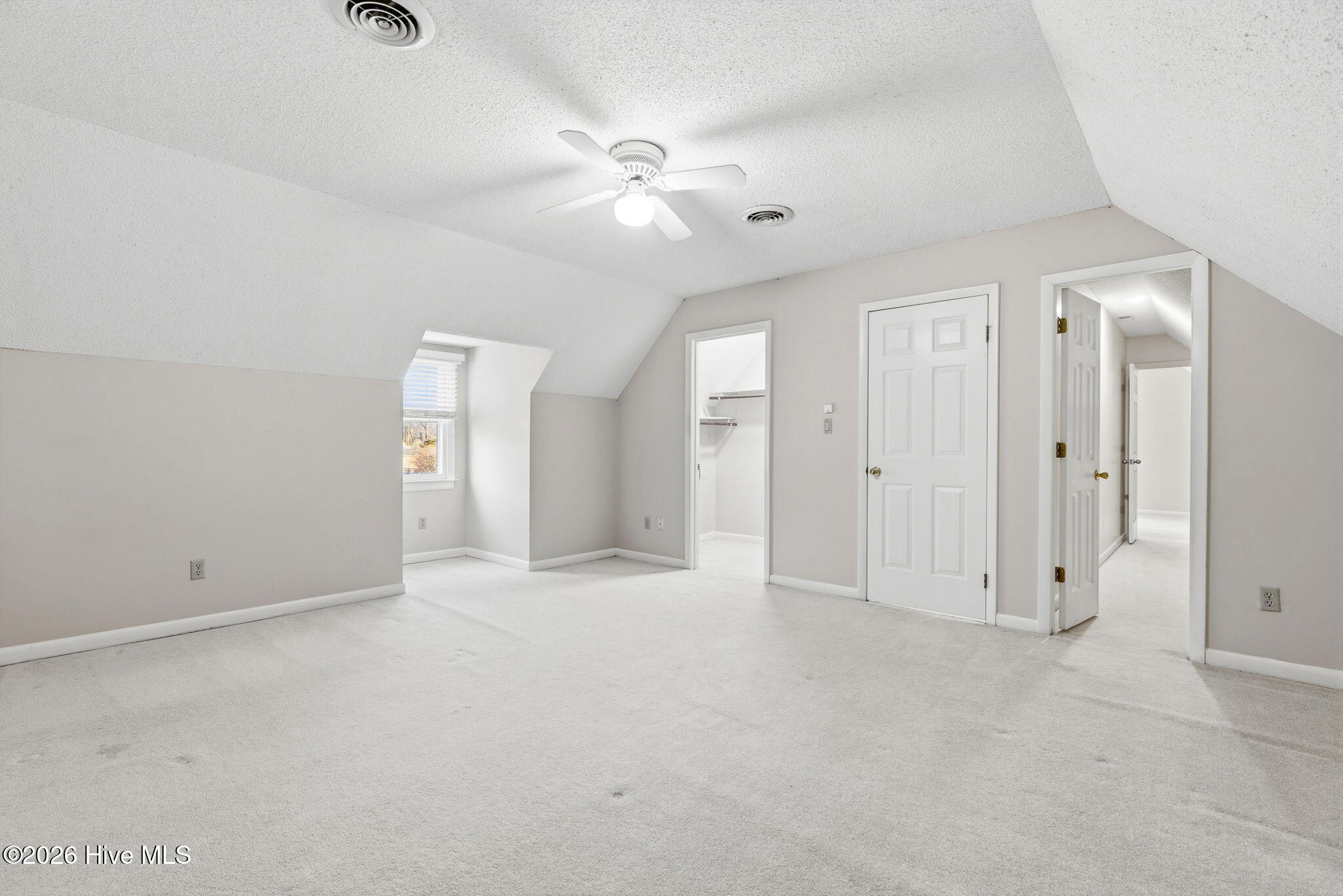 100554589 | Photo 35