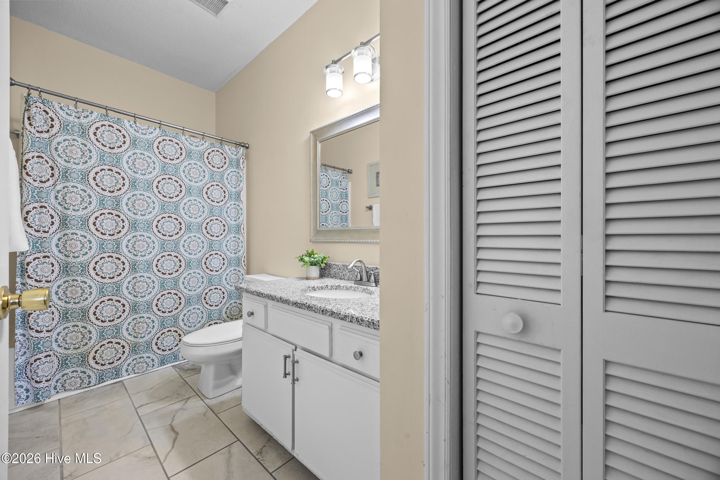 100565125 | Photo 15