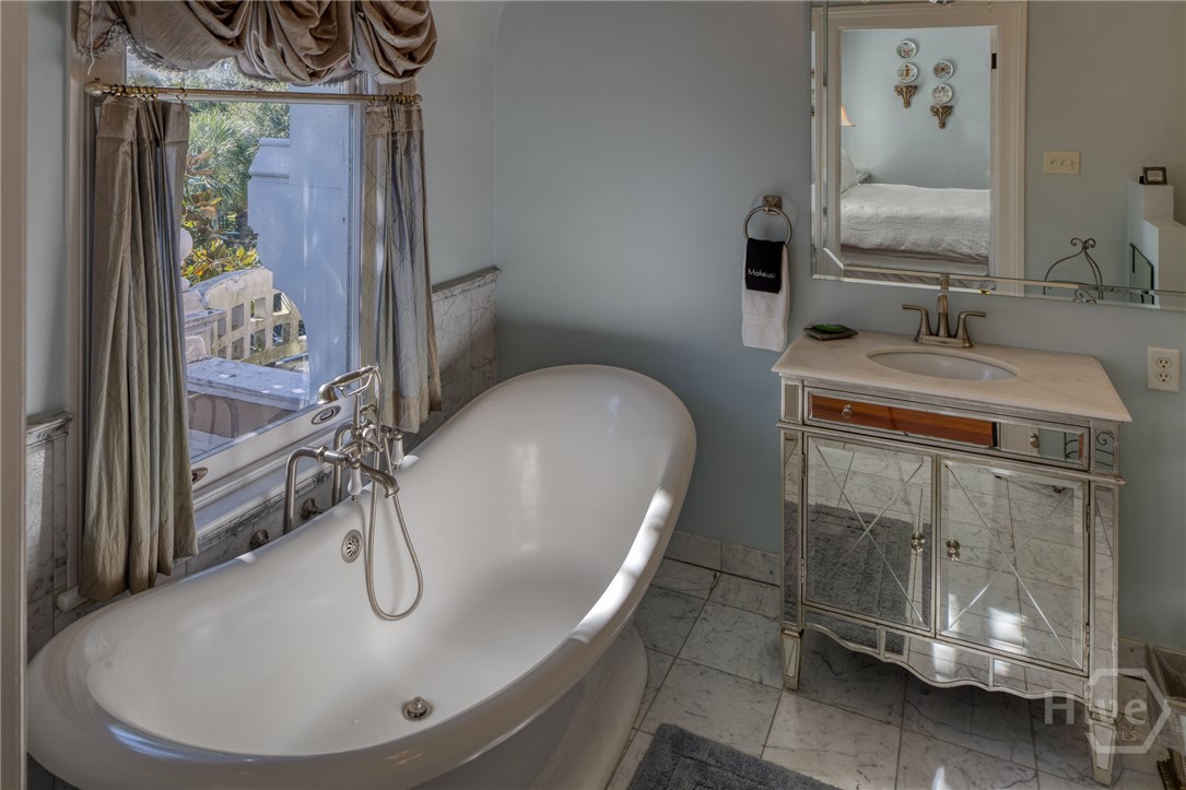 14 E Taylor Street, Savannah, GA, 31401