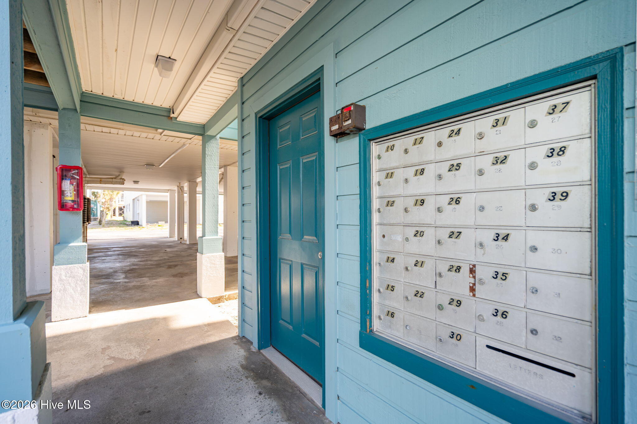 100556842 | Photo 34