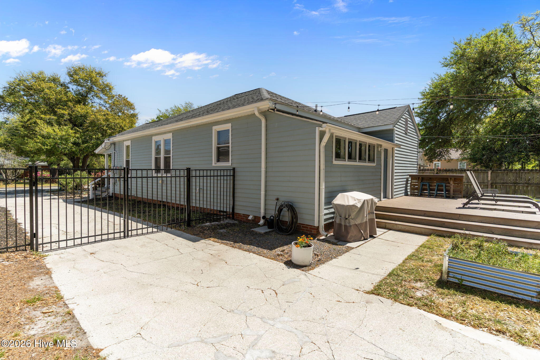 100564930 | Photo 35