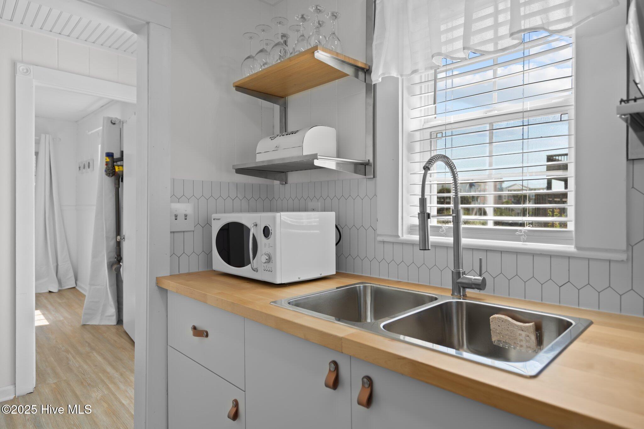 100537194 | Photo 108