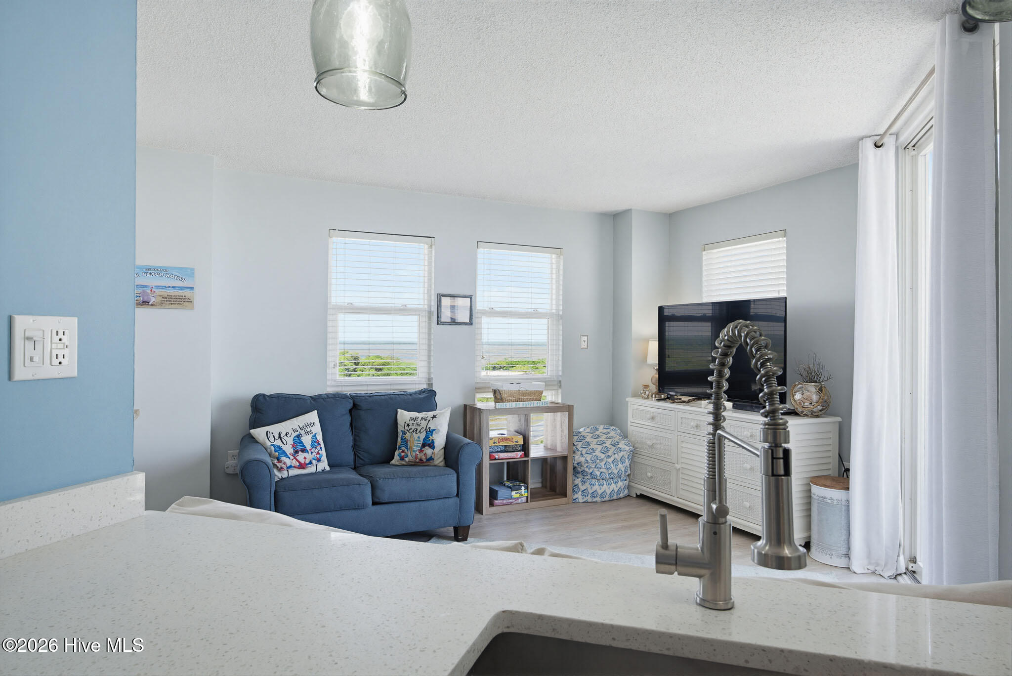 100569800 | Photo 13