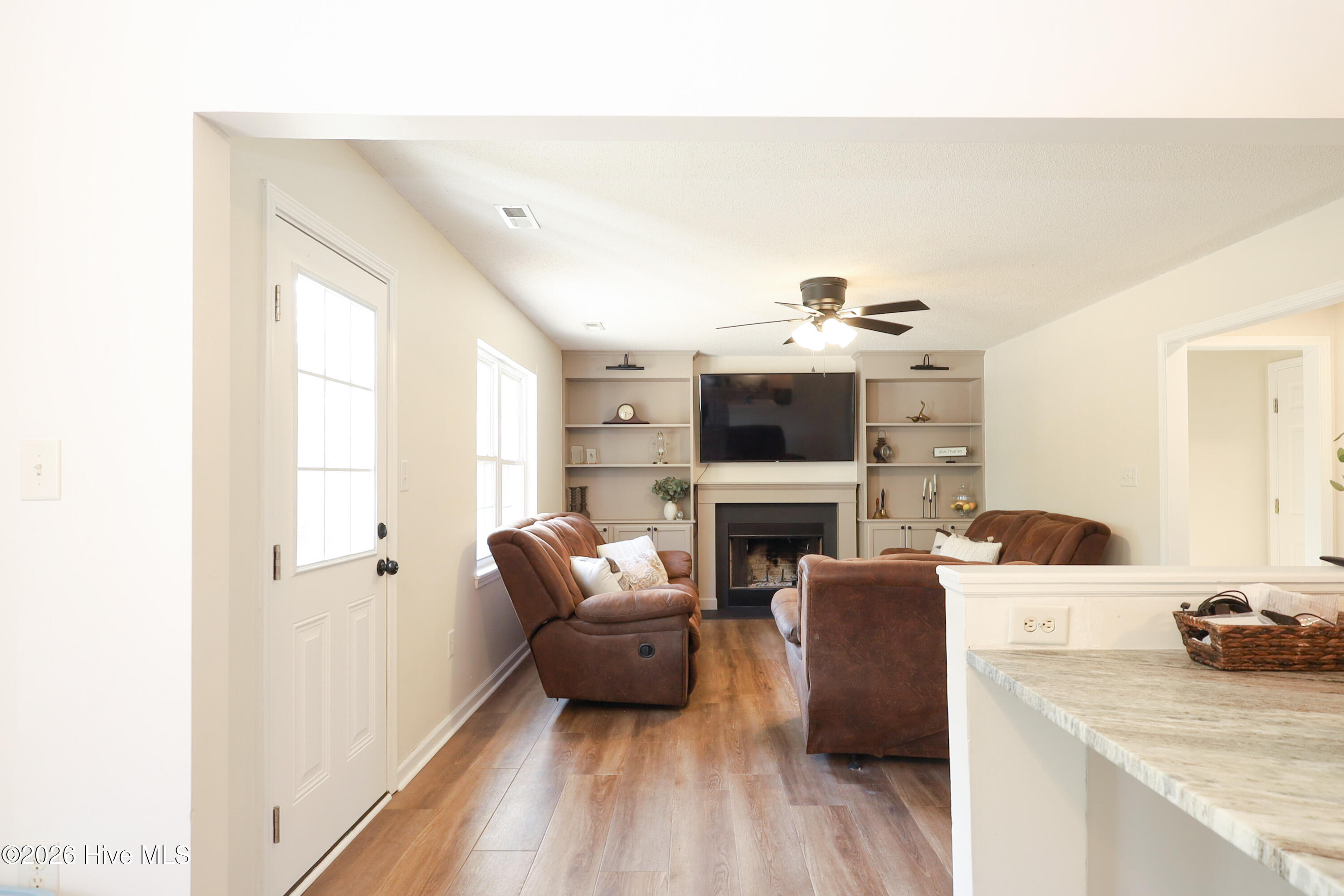 100549070 | Photo 21