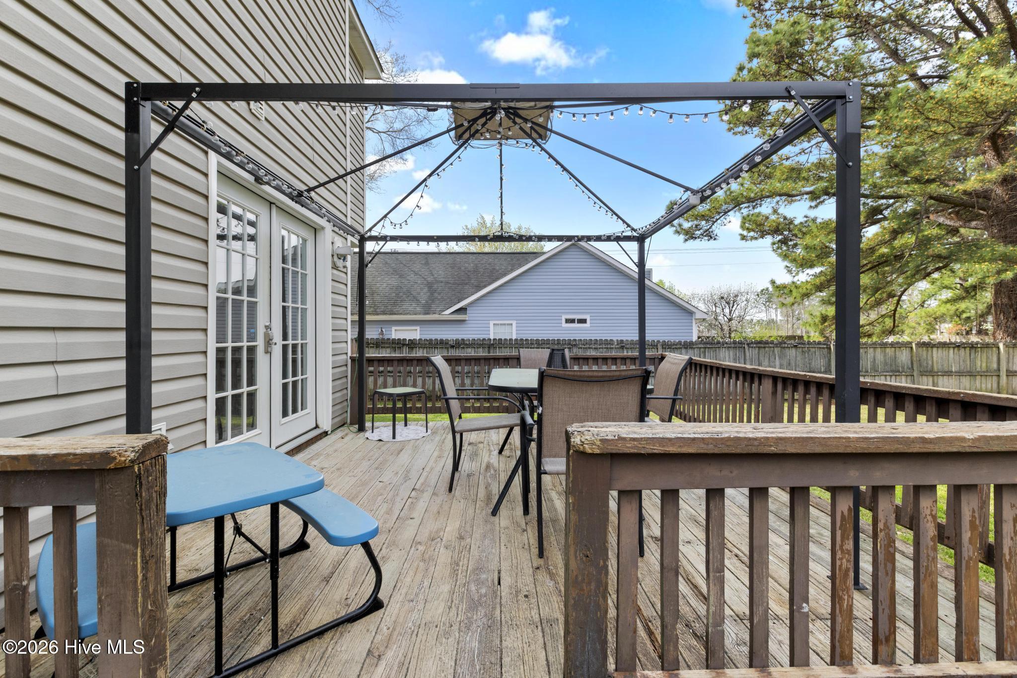 100560413 | Photo 29