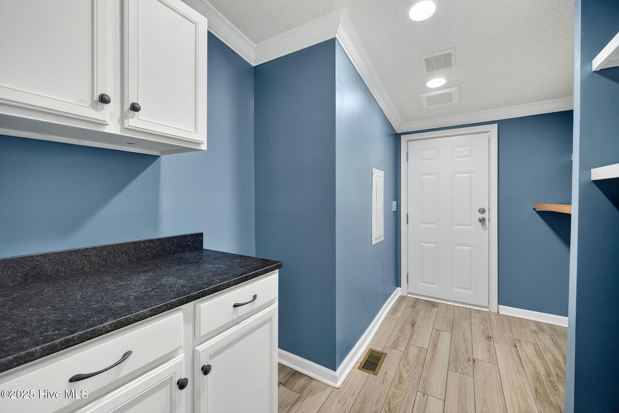 100540799 | Photo 38