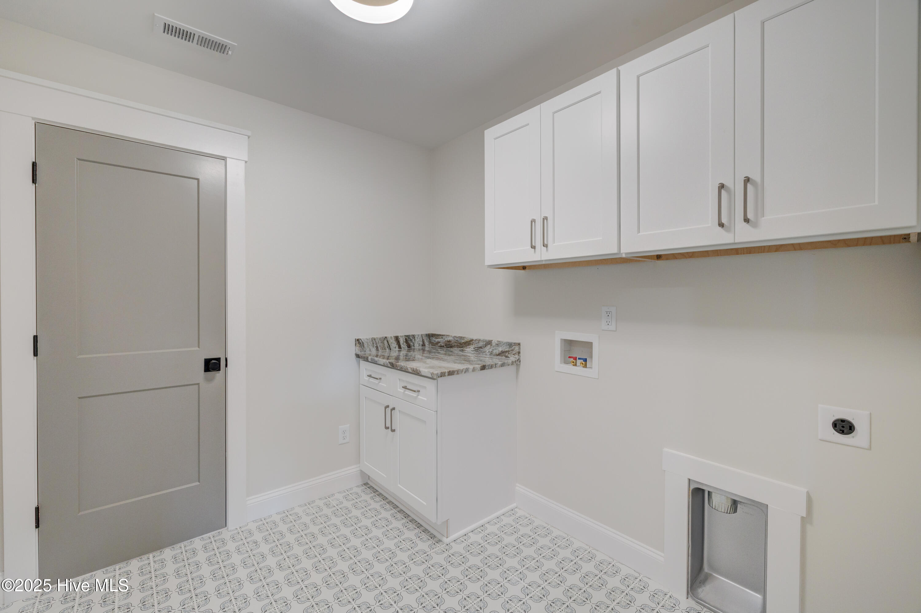 100526920 | Photo 26