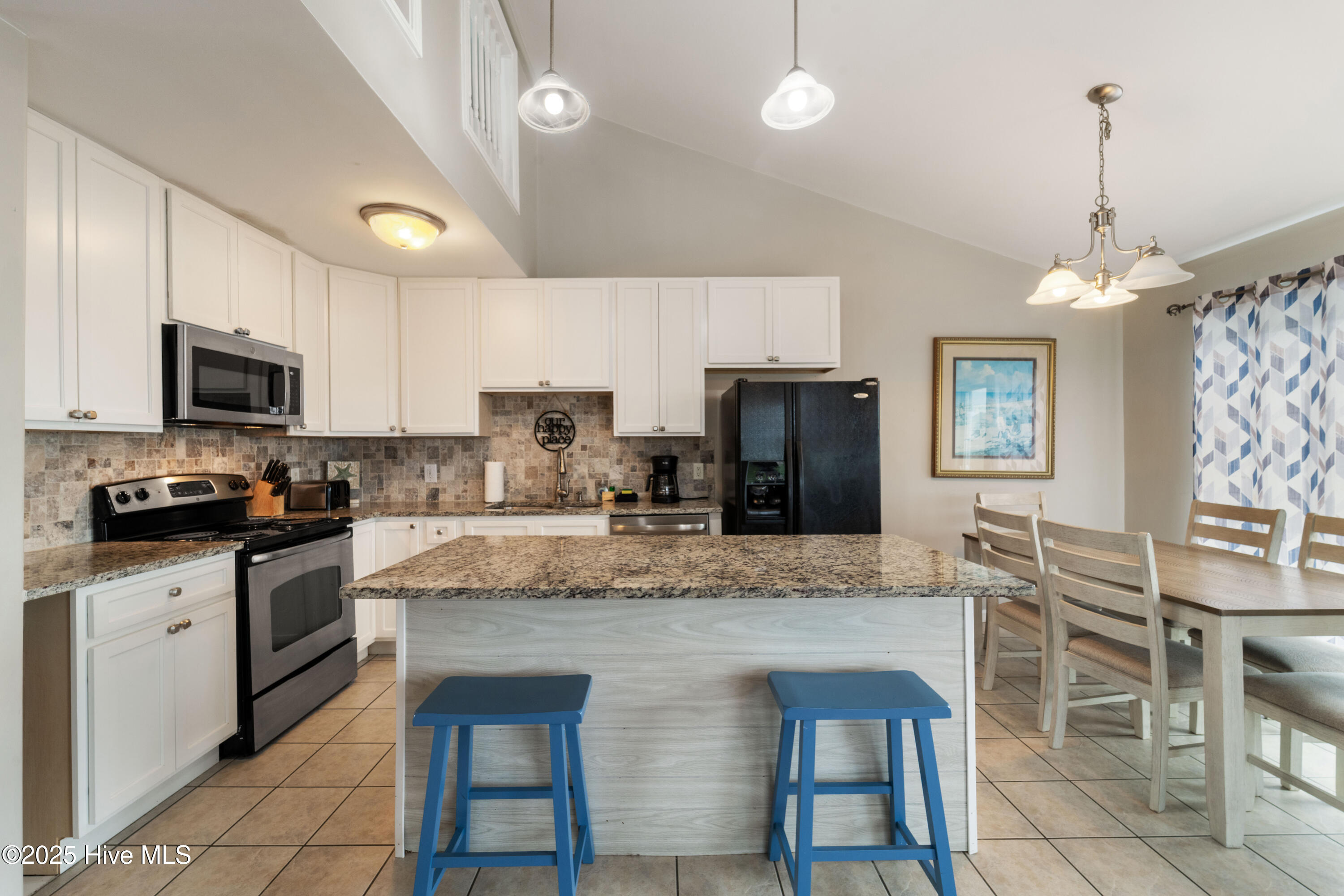 100533814 | Photo 113