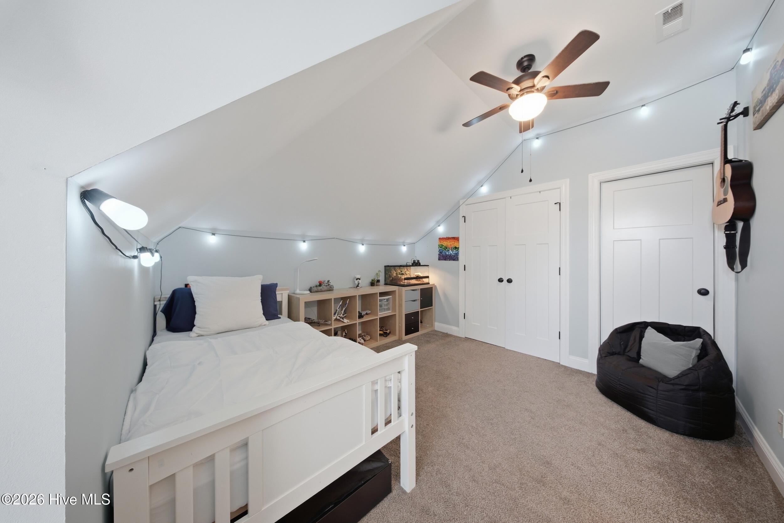 100565388 | Photo 54