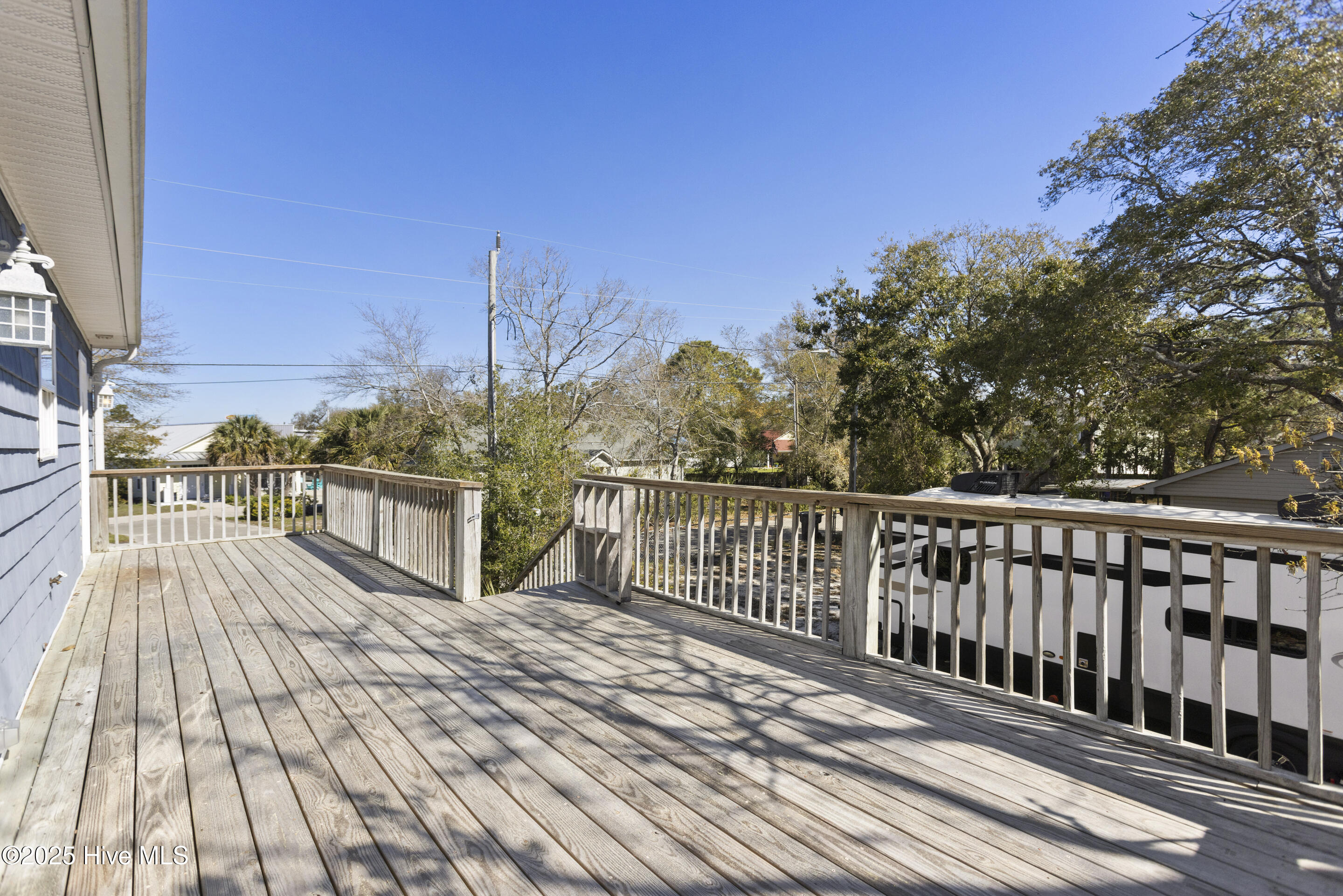 100548338 | Photo 25