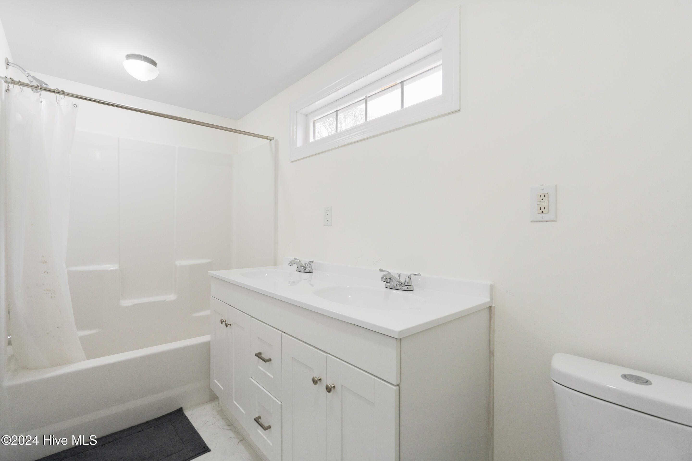 100481604 | Photo 24