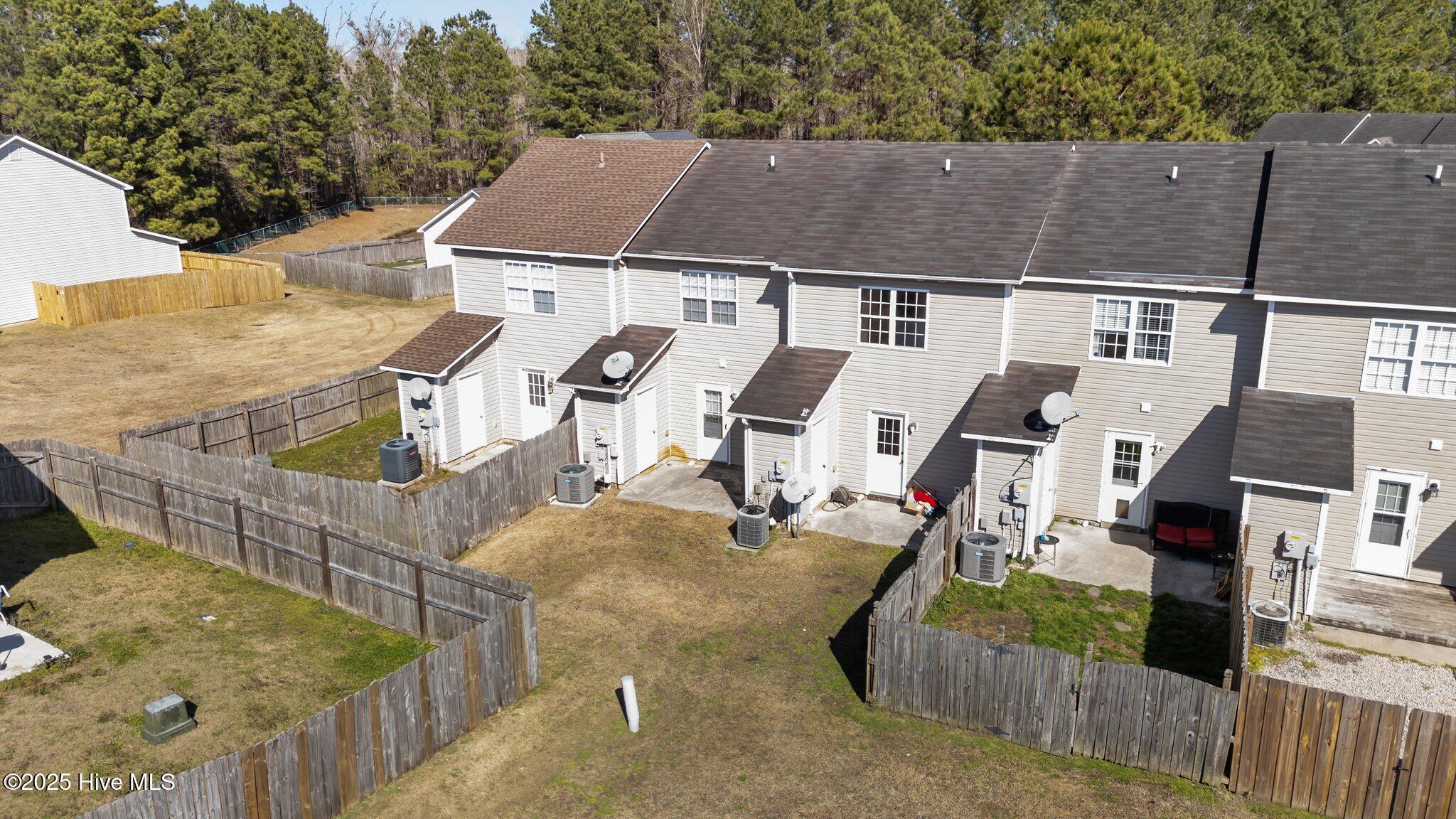 100562012 | Photo 17