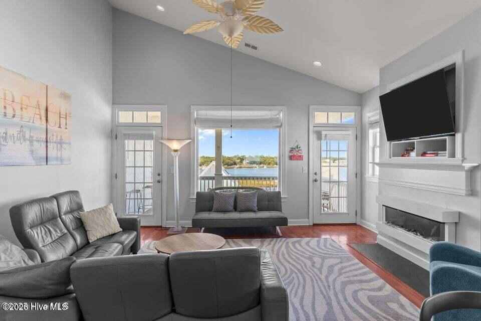 100570467 | Photo 14