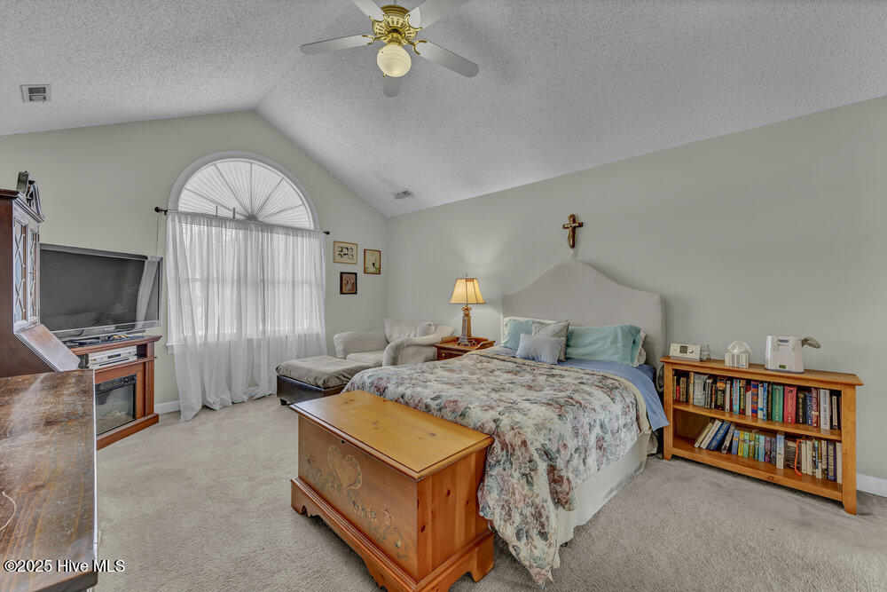 100537017 | Photo 16