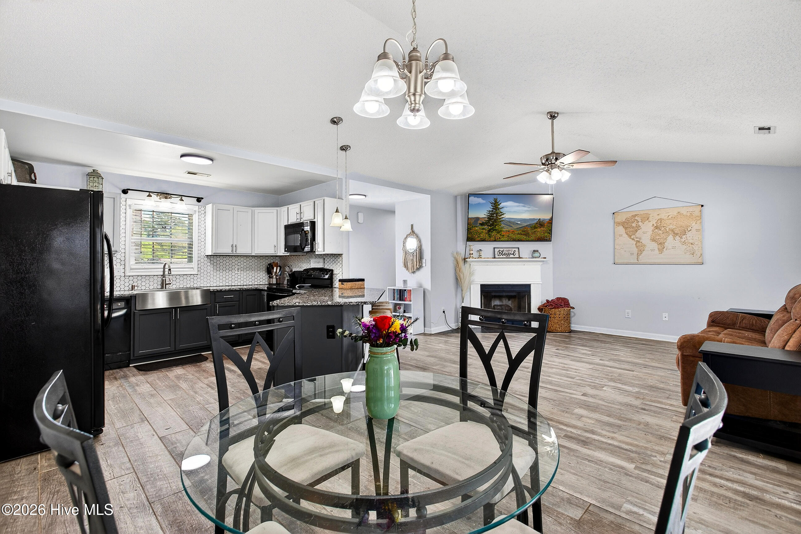 100566610 | Photo 12