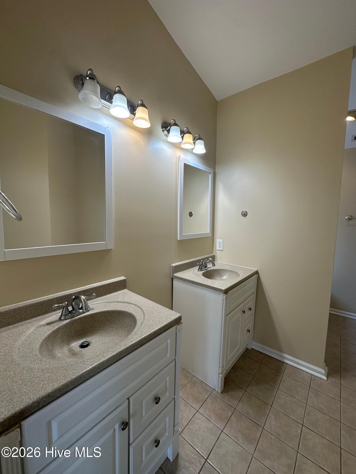 100564152 | Photo 25