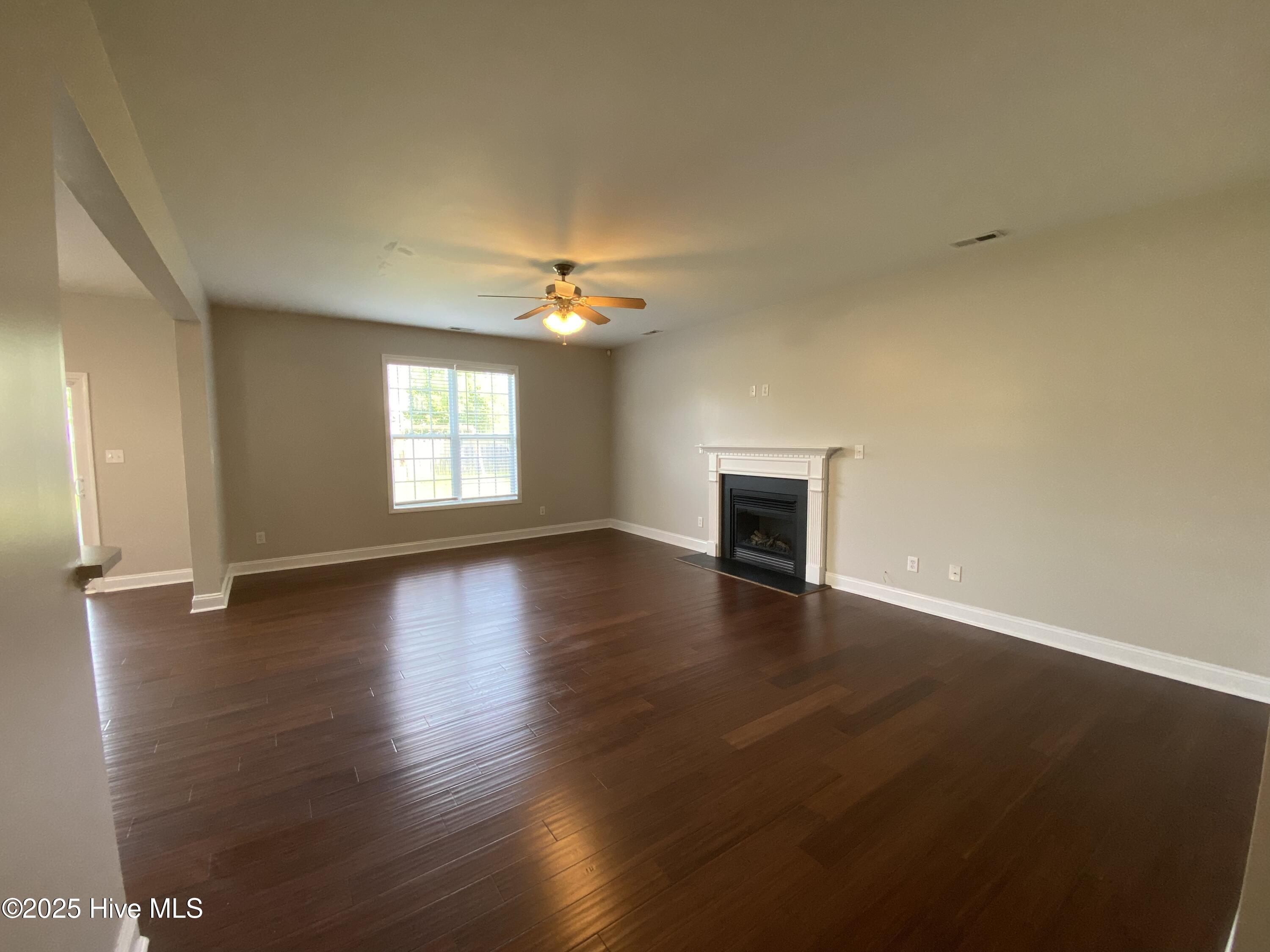 100566817 | Photo 15