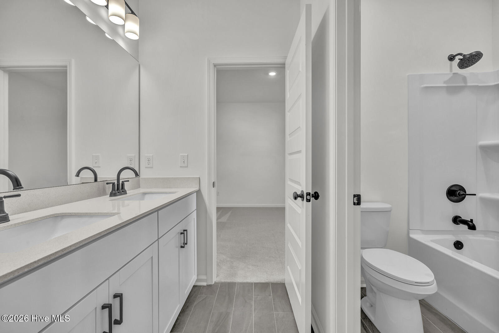 100531562 | Photo 31