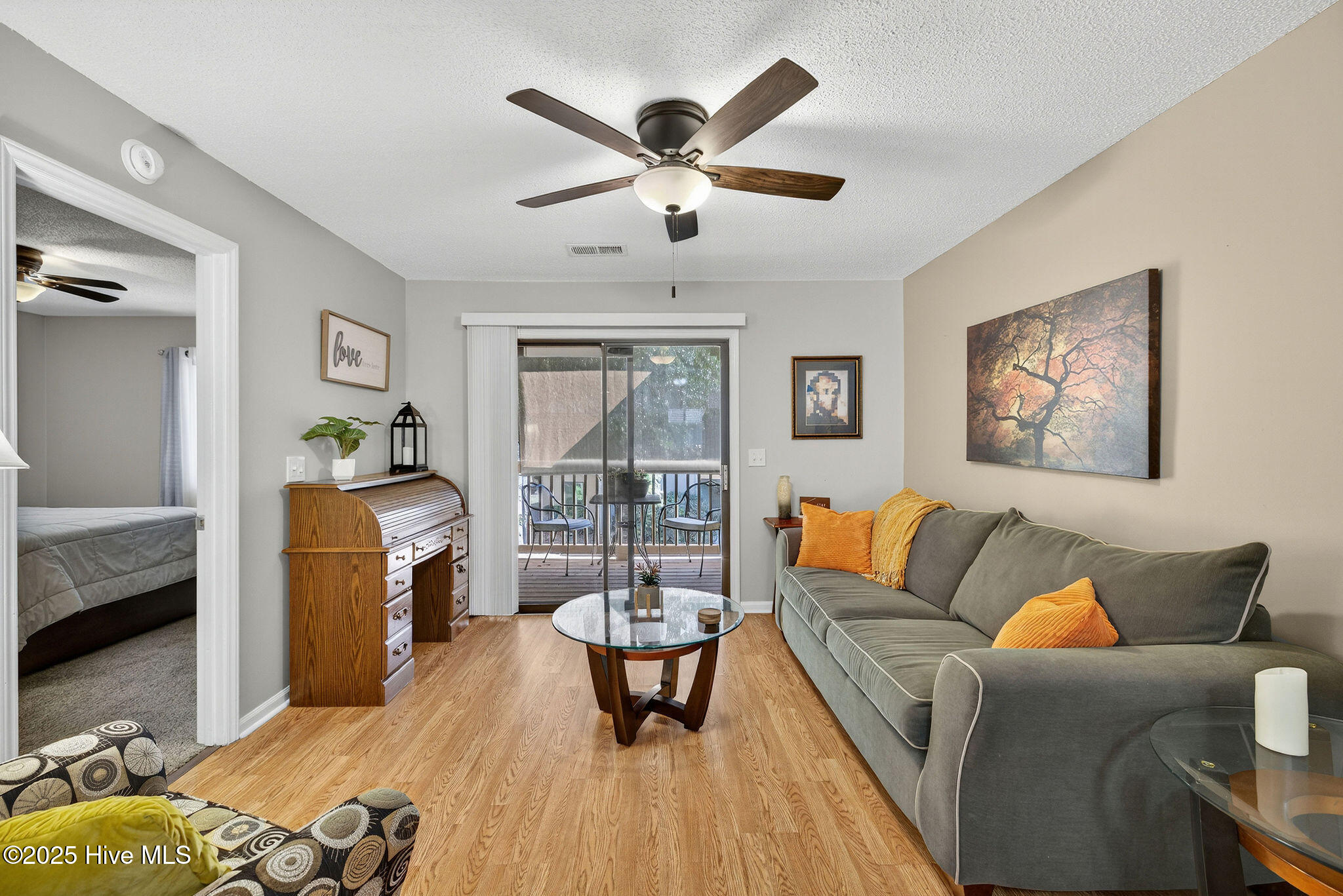 100540704 | Photo 11