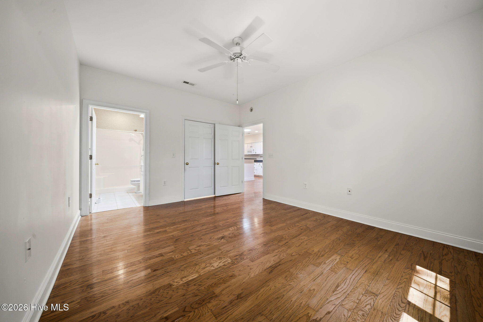 100567711 | Photo 23